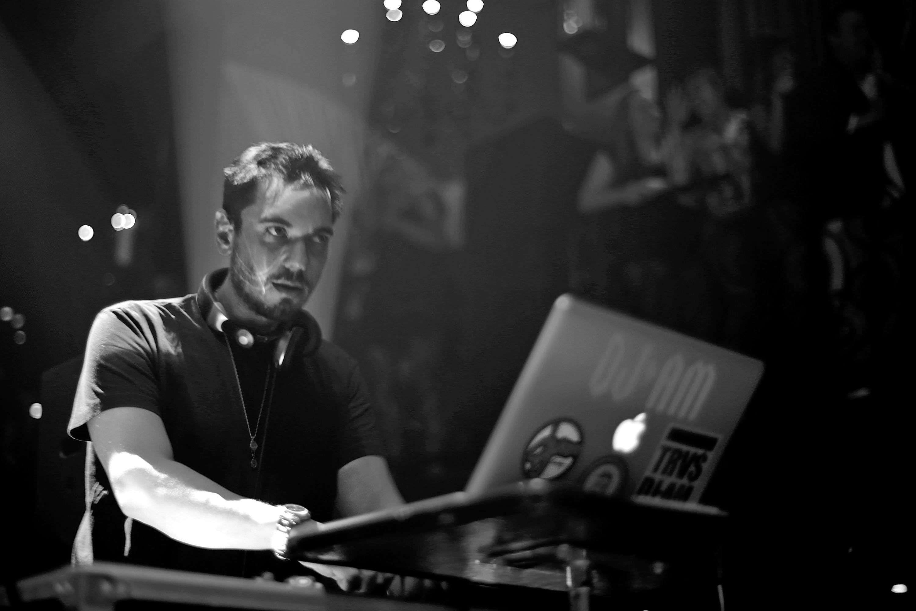 3000x2004 DJ AM Logo .