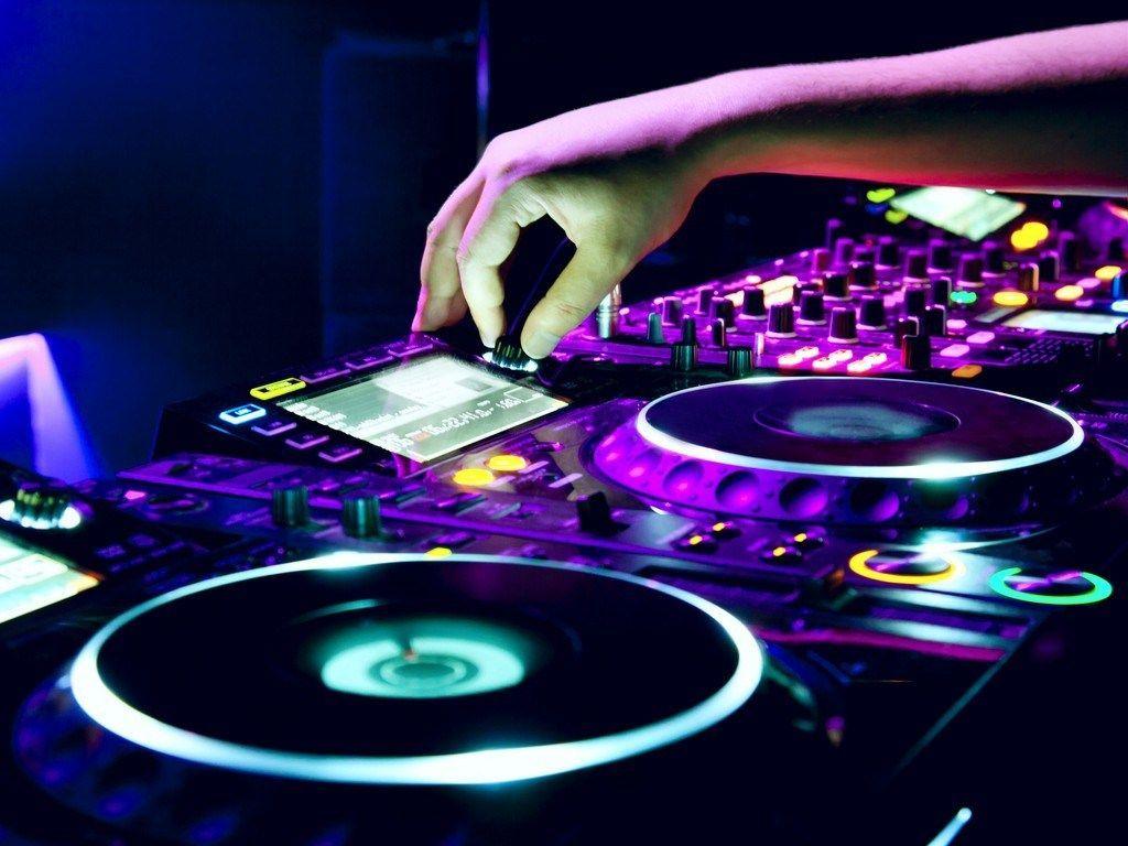 1024x768 How to Choose Best DJ for Your Wedding?. Digital dj, Dj image, Electronic dance music