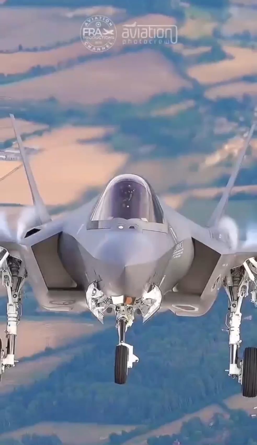 983x1697 Beautiful Close Up On F 35 Lightning II