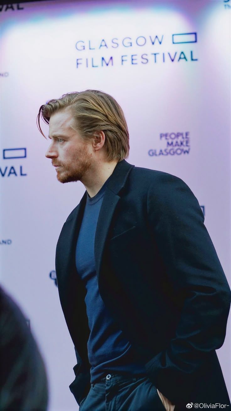 736x1308 Jack Lowden