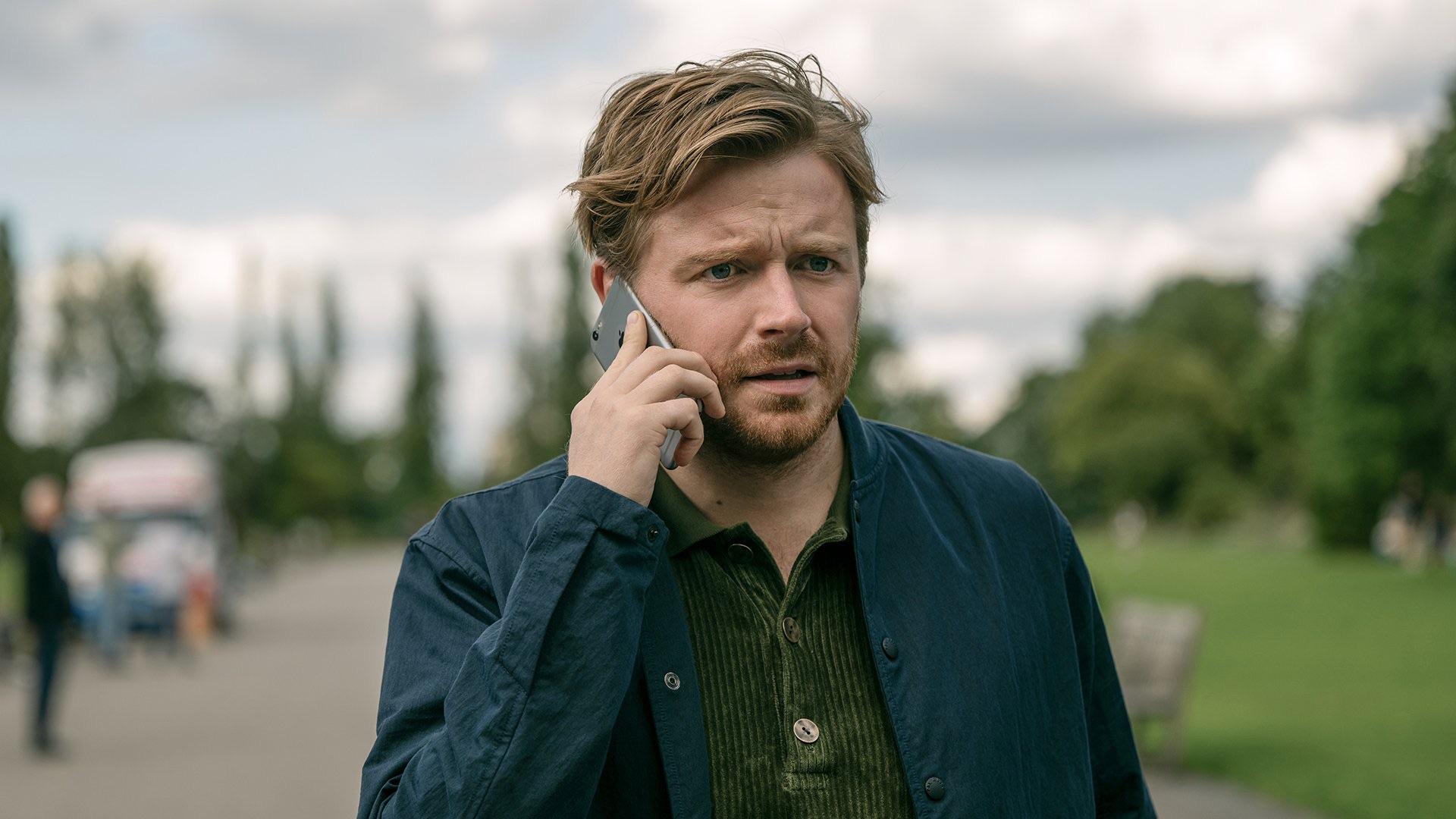 1920x1080 Appreciate any help finding this green polo on Jack Lowden
