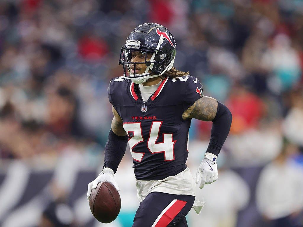 1024x768 Christian Gonzalez on track for big payday with recent deals