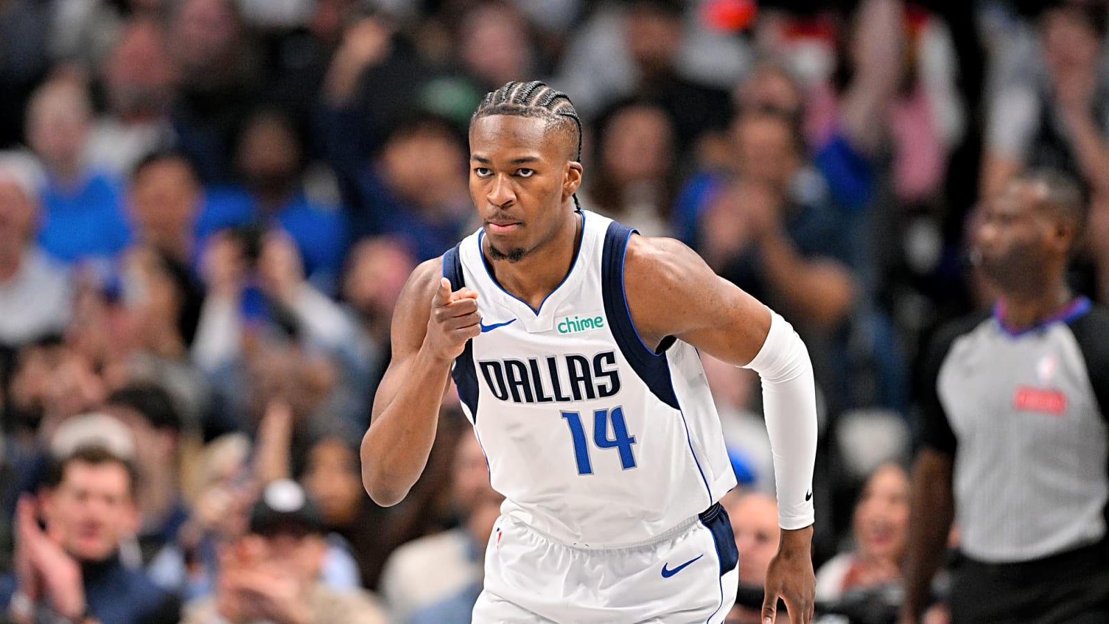 1600x900 Mavericks Sign Tyler Smith, Waive Miles Kelly