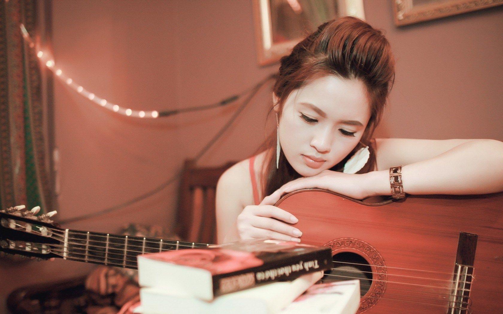 1680x1050 Girl Image With Guitar
