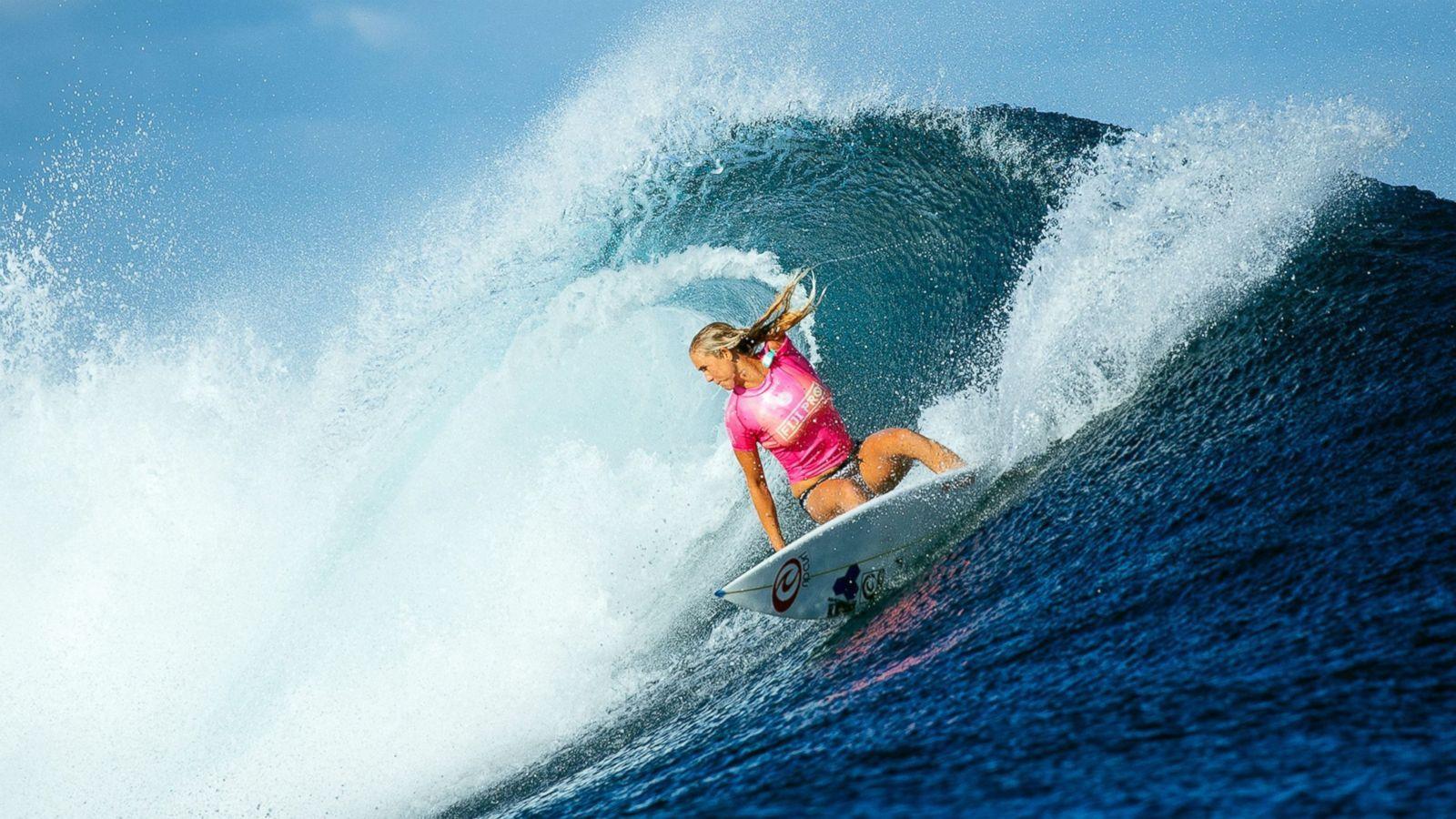 1600x900 Surfing Star and Shark Attack Survivor Bethany Hamilton Impresses in Fiji