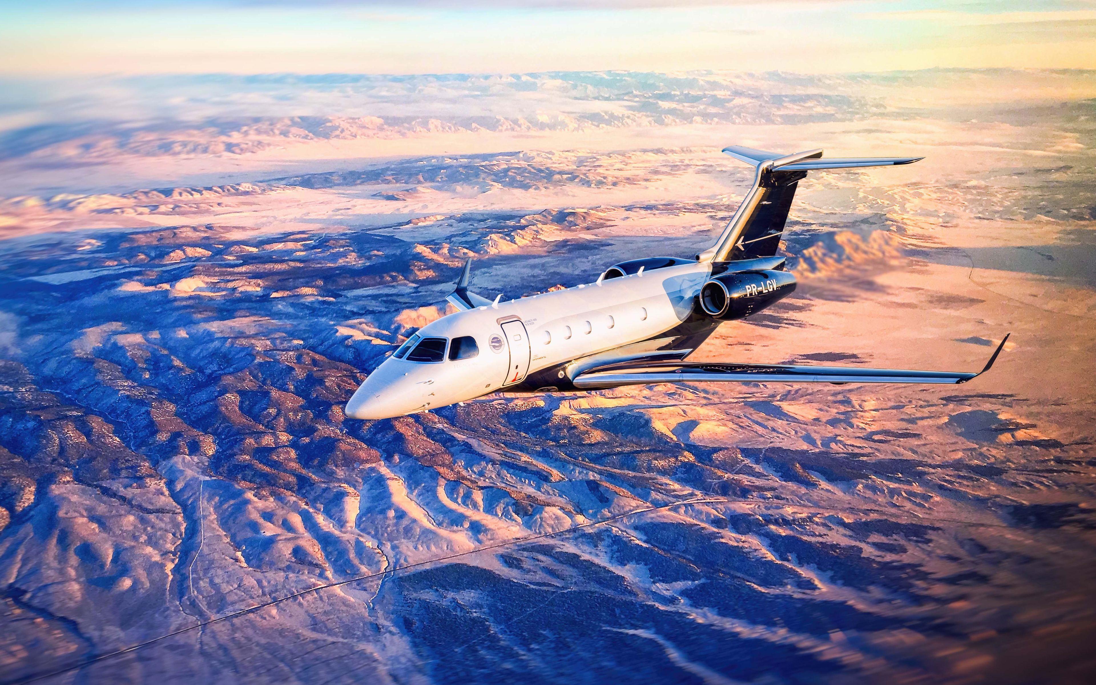 Самолет выполняет. Embraer Legacy 450. Эмбраер бизнес Джет. Самолет Эмбраер Легаси 450. G150 самолет.