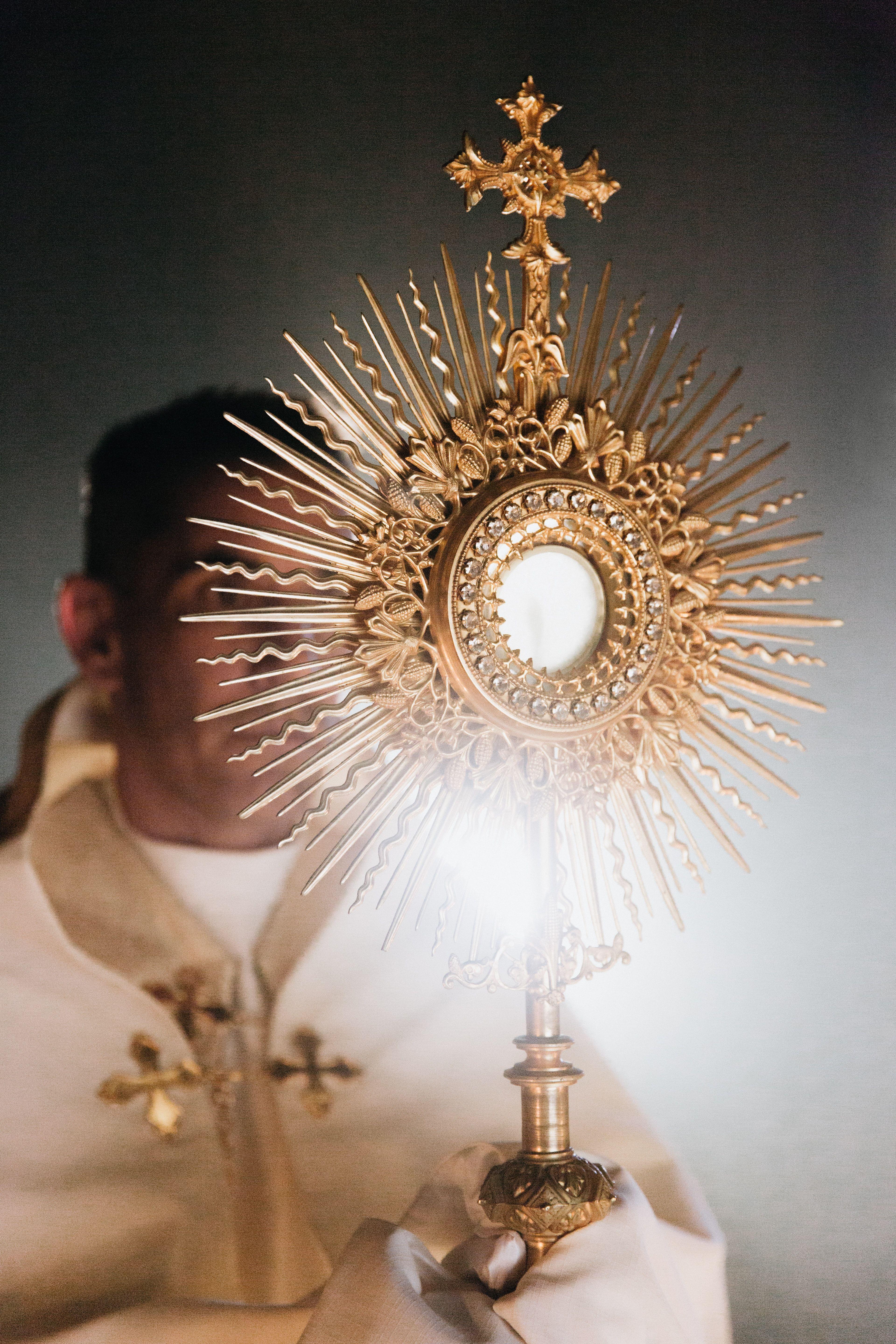 3840x5760 Be Yourself!. Catholic picture, Eucharist, Catholic