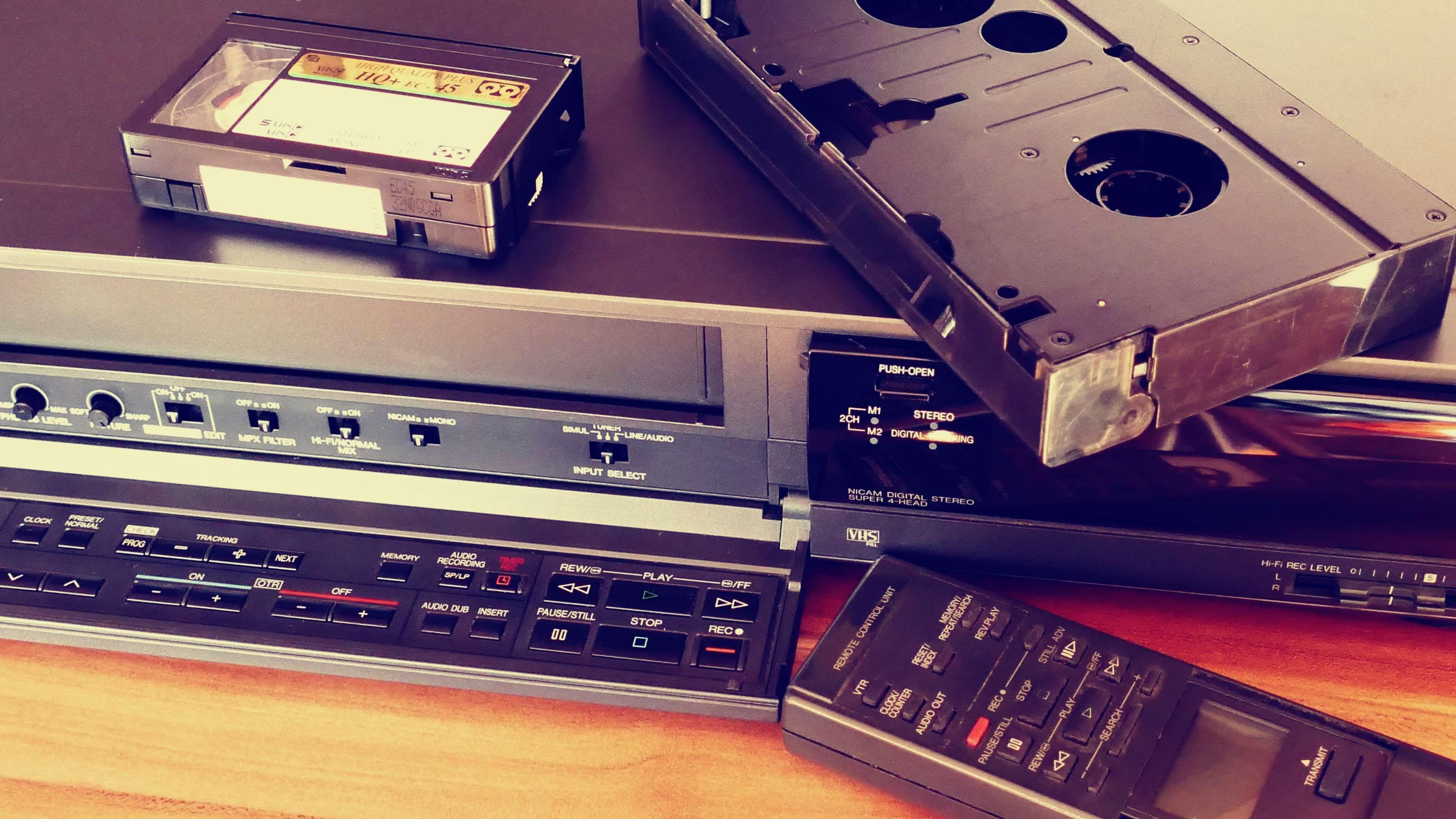 3840x2161 VCR Wallpaper