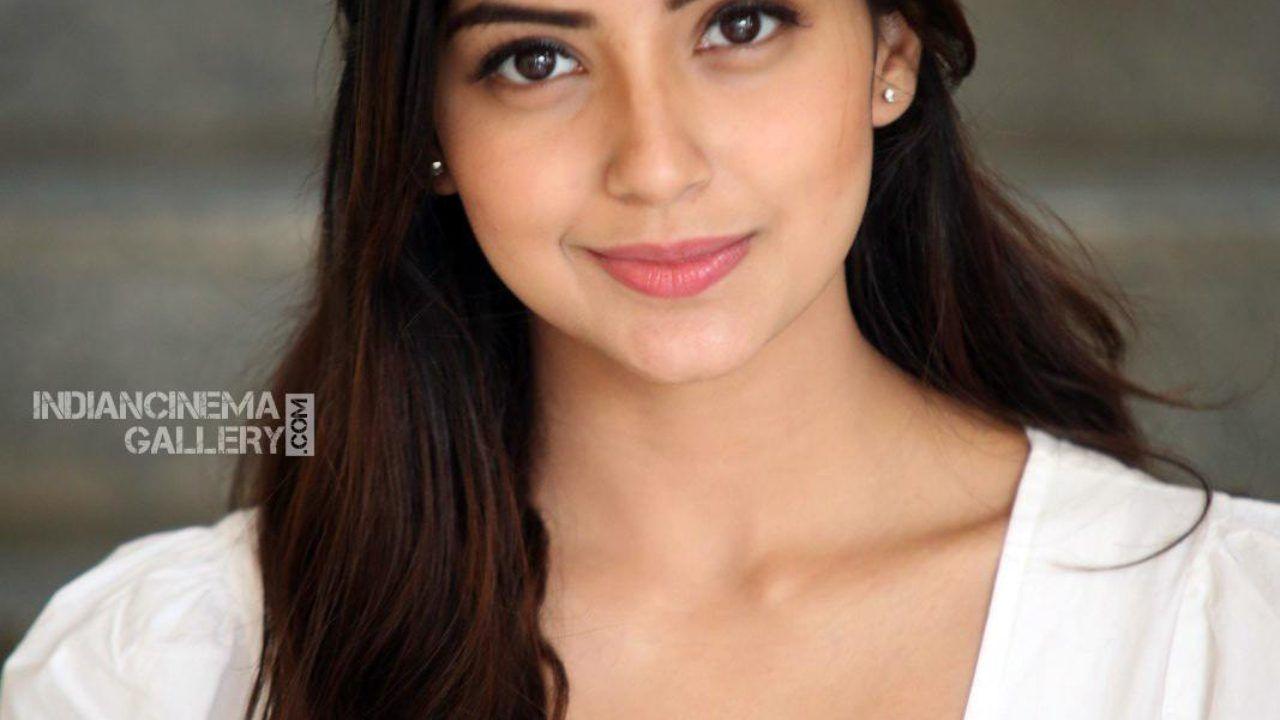 1280x720 Kashmira Pardeshi