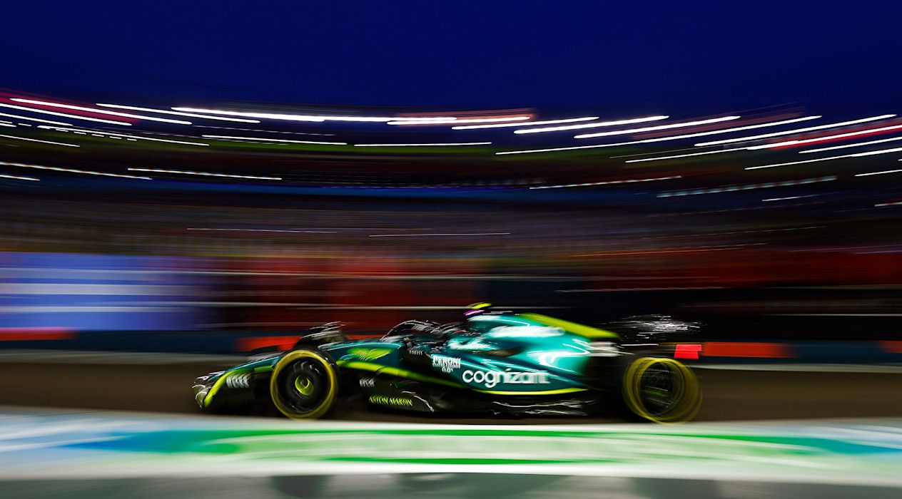 1264x700 The best picture from magnificent Marina Bay Martin F1 Team