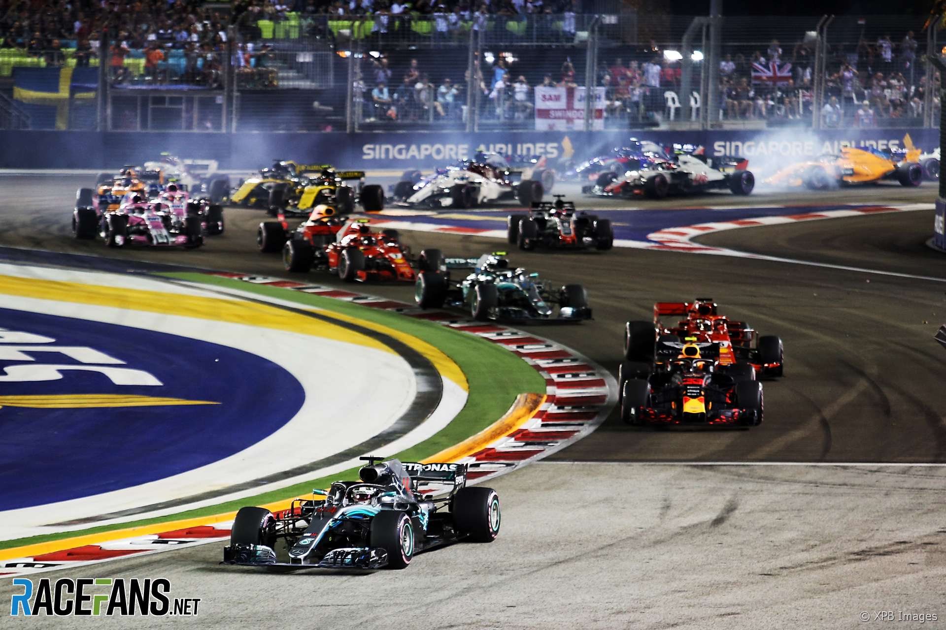 1920x1280 Singapore Grand Prix in picture