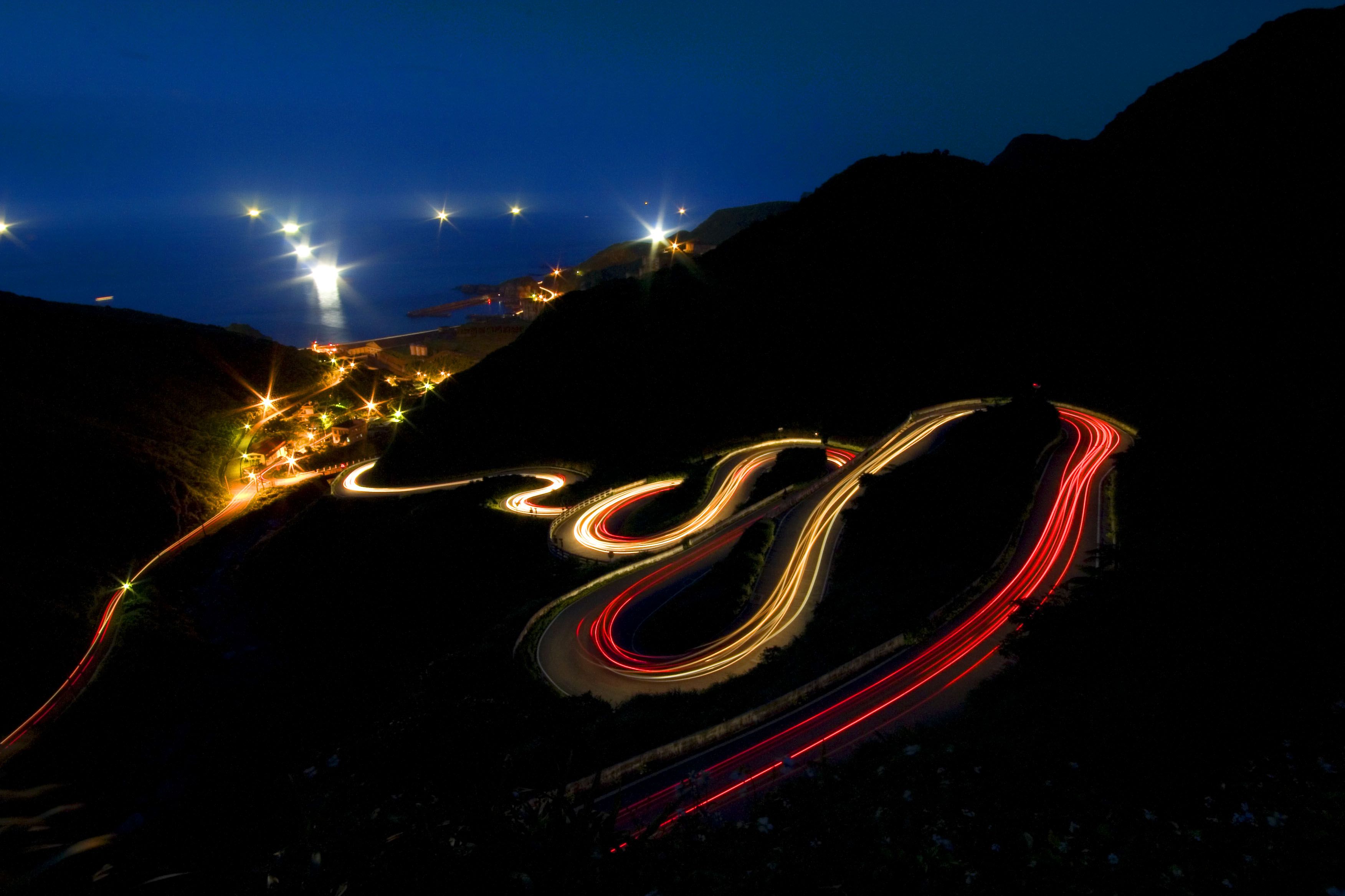 3504x2336 Captivating Time Lapse: Light Trails on the Road Wallpaperx2336