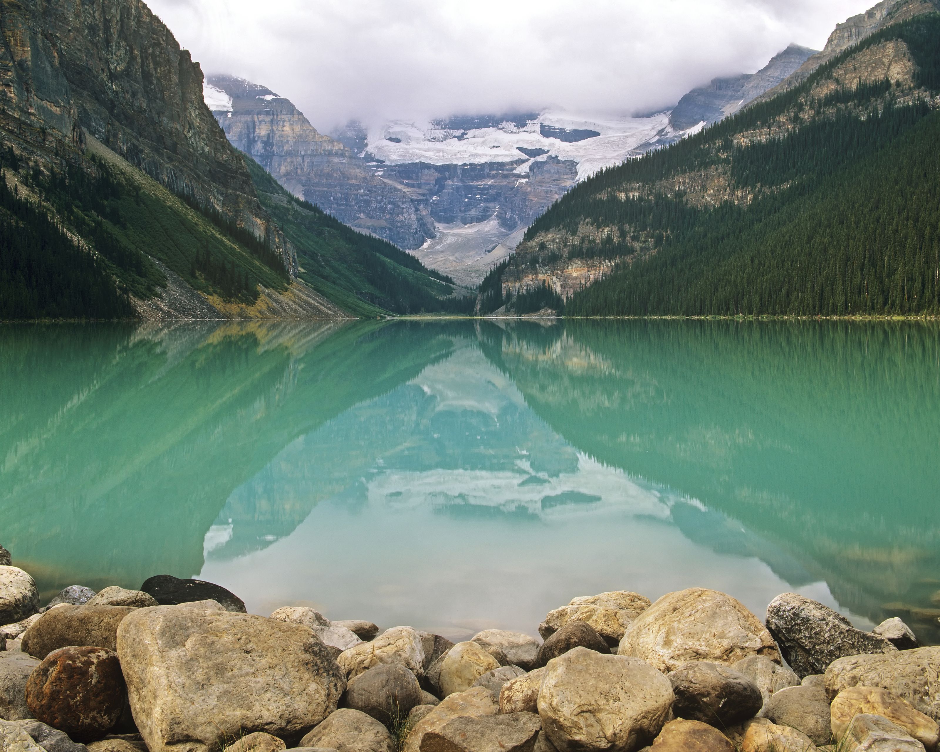 3200x2560 Lake Victoria, Canada Wall Mural