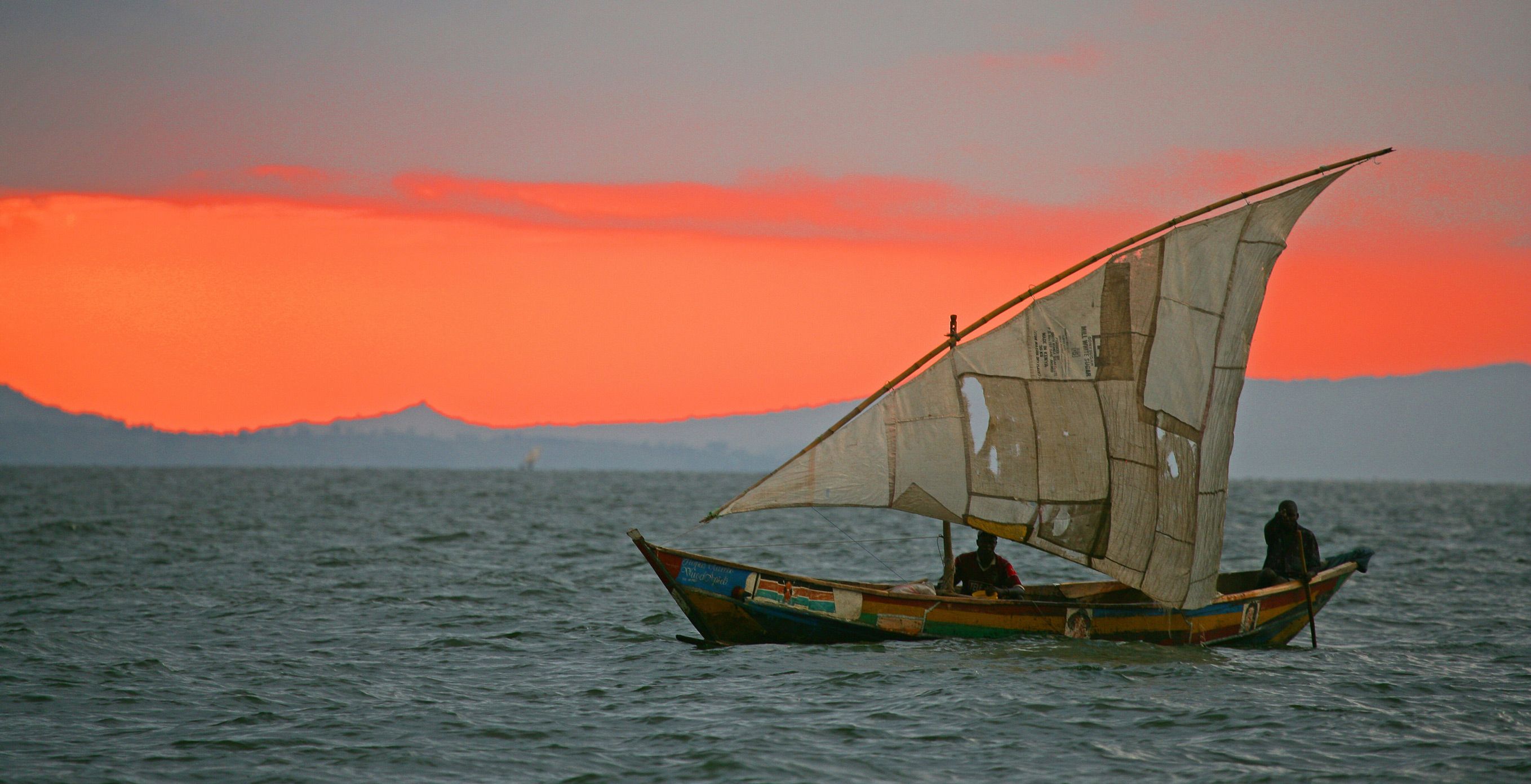 2717x1392 Lake Victoria Wallpaper