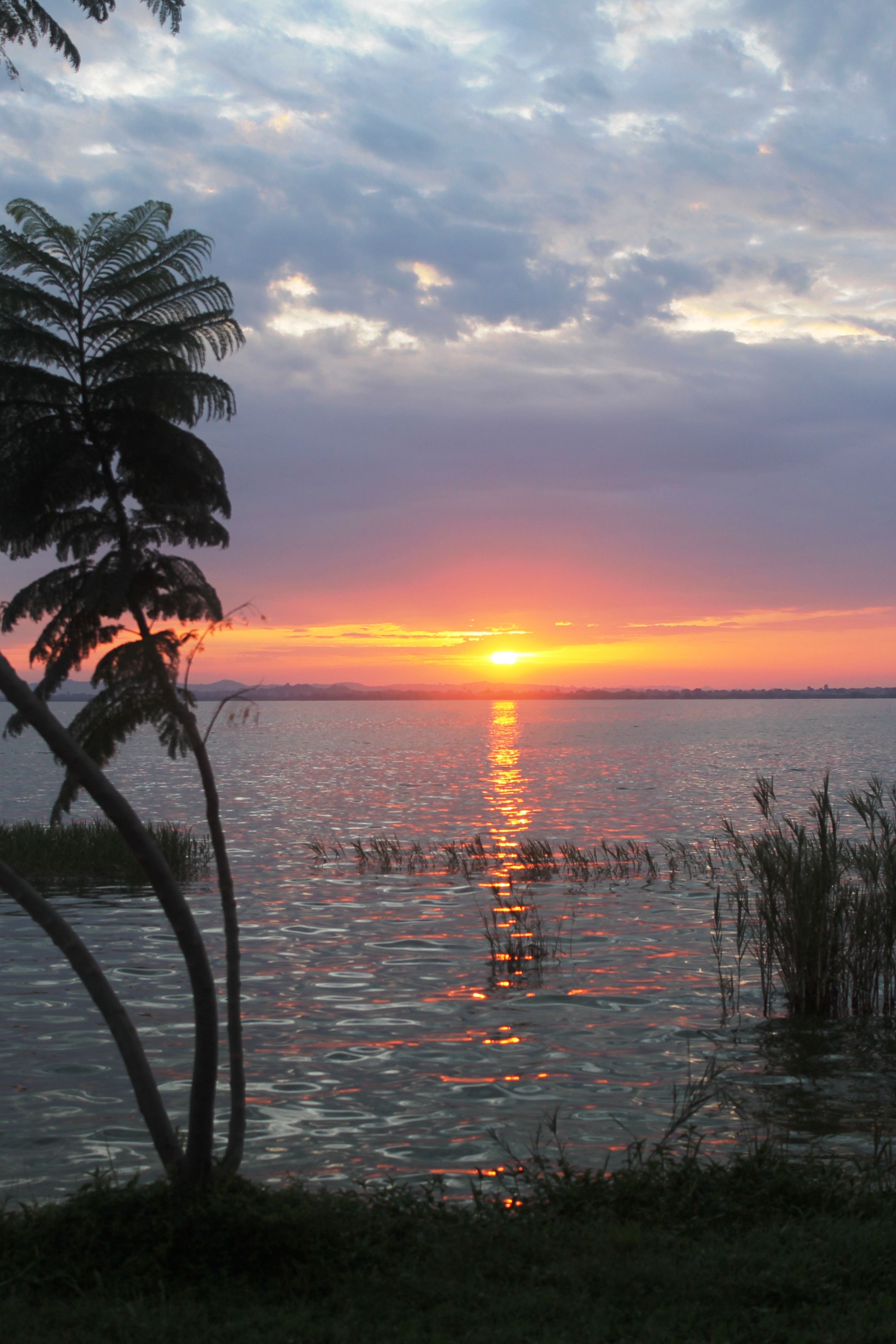 2848x4272 Sunrise over Lake Victoria at Papa's near Mwanza, Tanzania