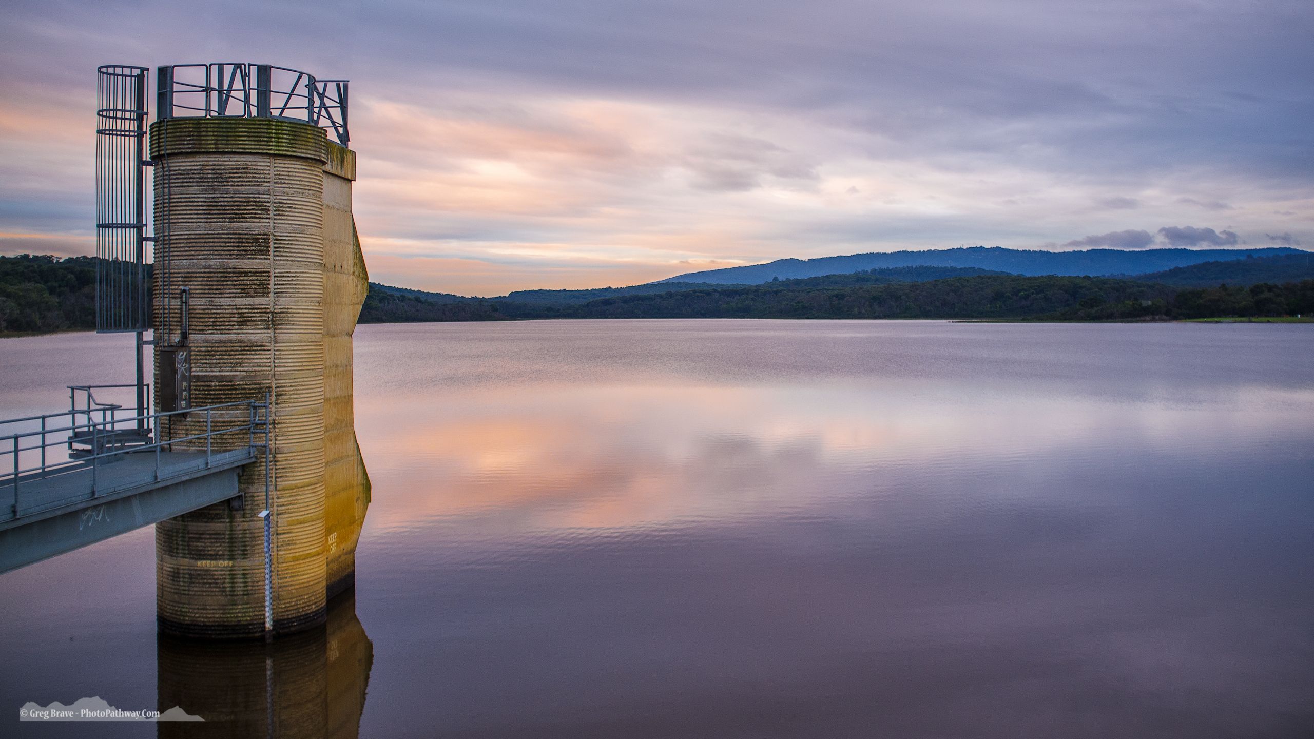 2560x1440 Lysterfield Lake wallpaper download