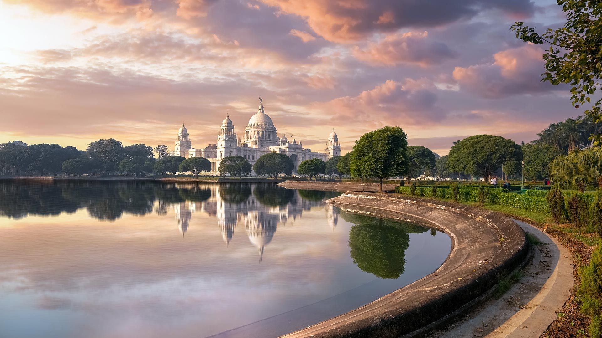 1920x1080 Victoria Memorial with adjoining garden and lake in Kolkata, India