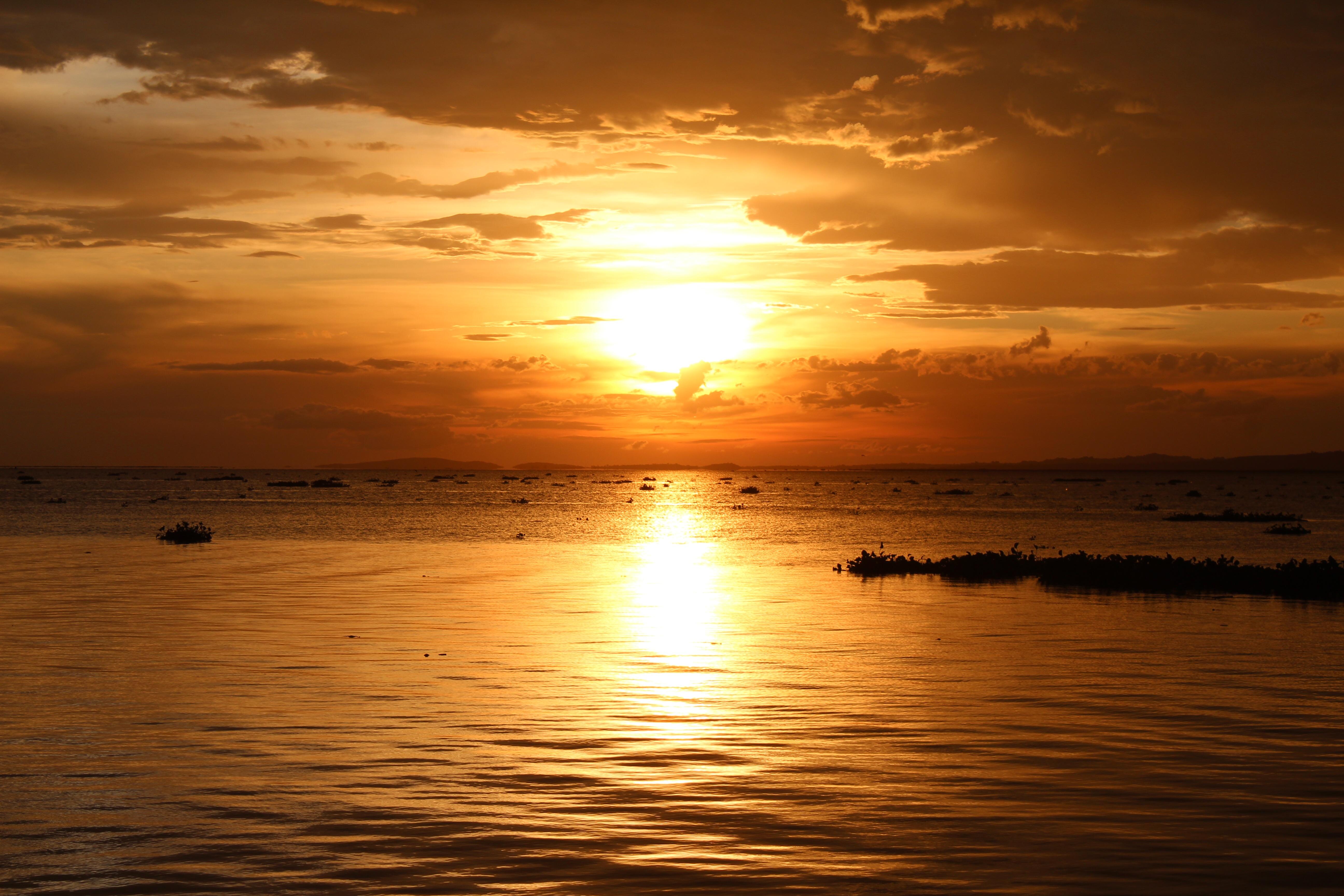5184x3456 ITAP of the sunset over lake Victoria in Kenya