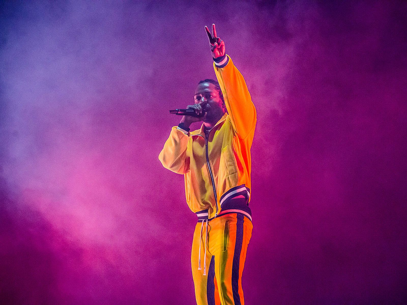 1600x1200 Kendrick Lamar apparently bans photographers at shows (not cellphones)
