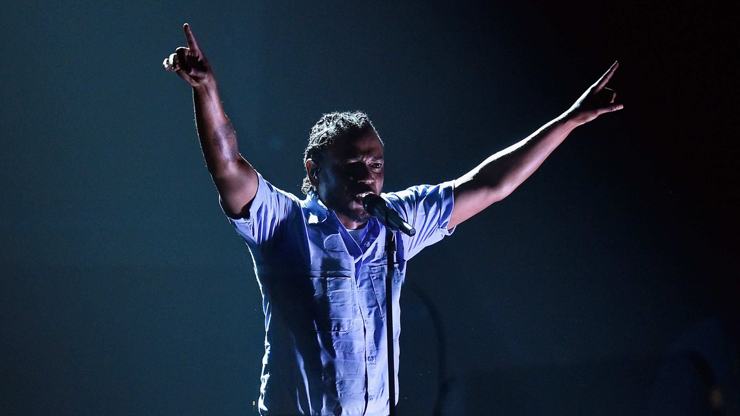 2560x1440 Kendrick Lamar 2016 Grammy Performance Featured a Powerful Message
