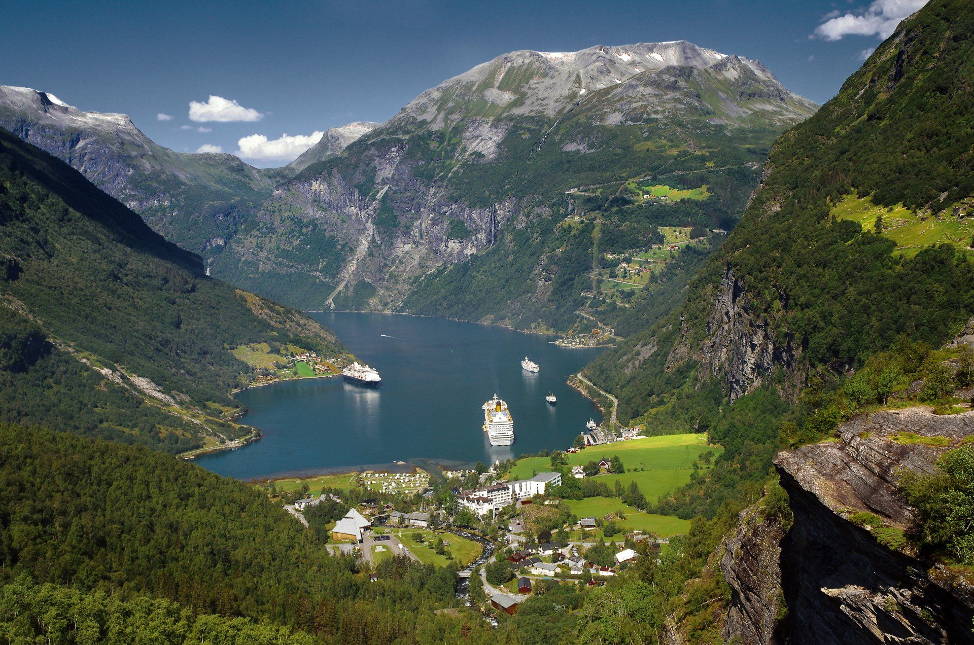 1920x1272 Majestic Geirangerfjord Norway: 4K Ultra HD Cruise & Mountain Village Panoramax3264
