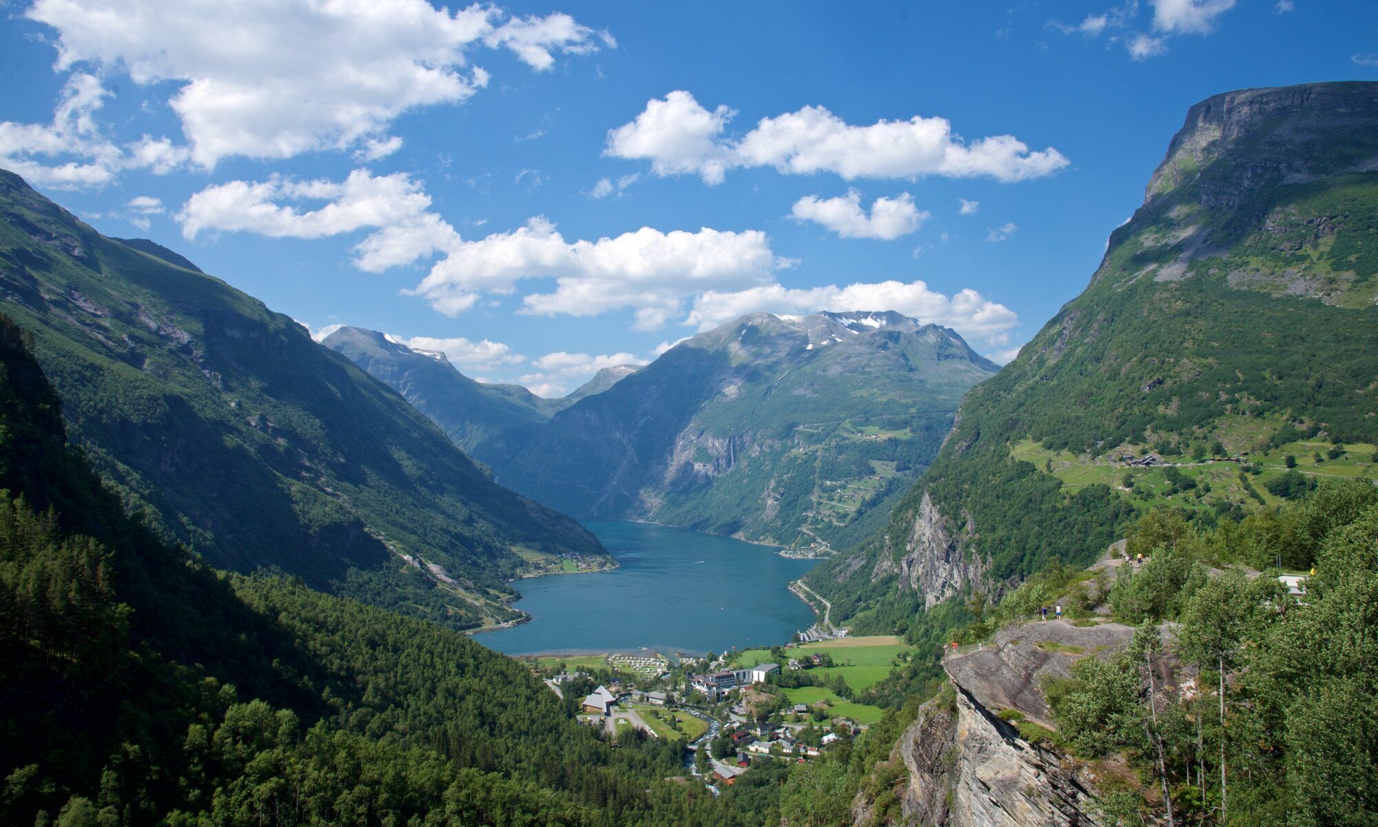 2000x1200 Geiranger & Geirangerfjord