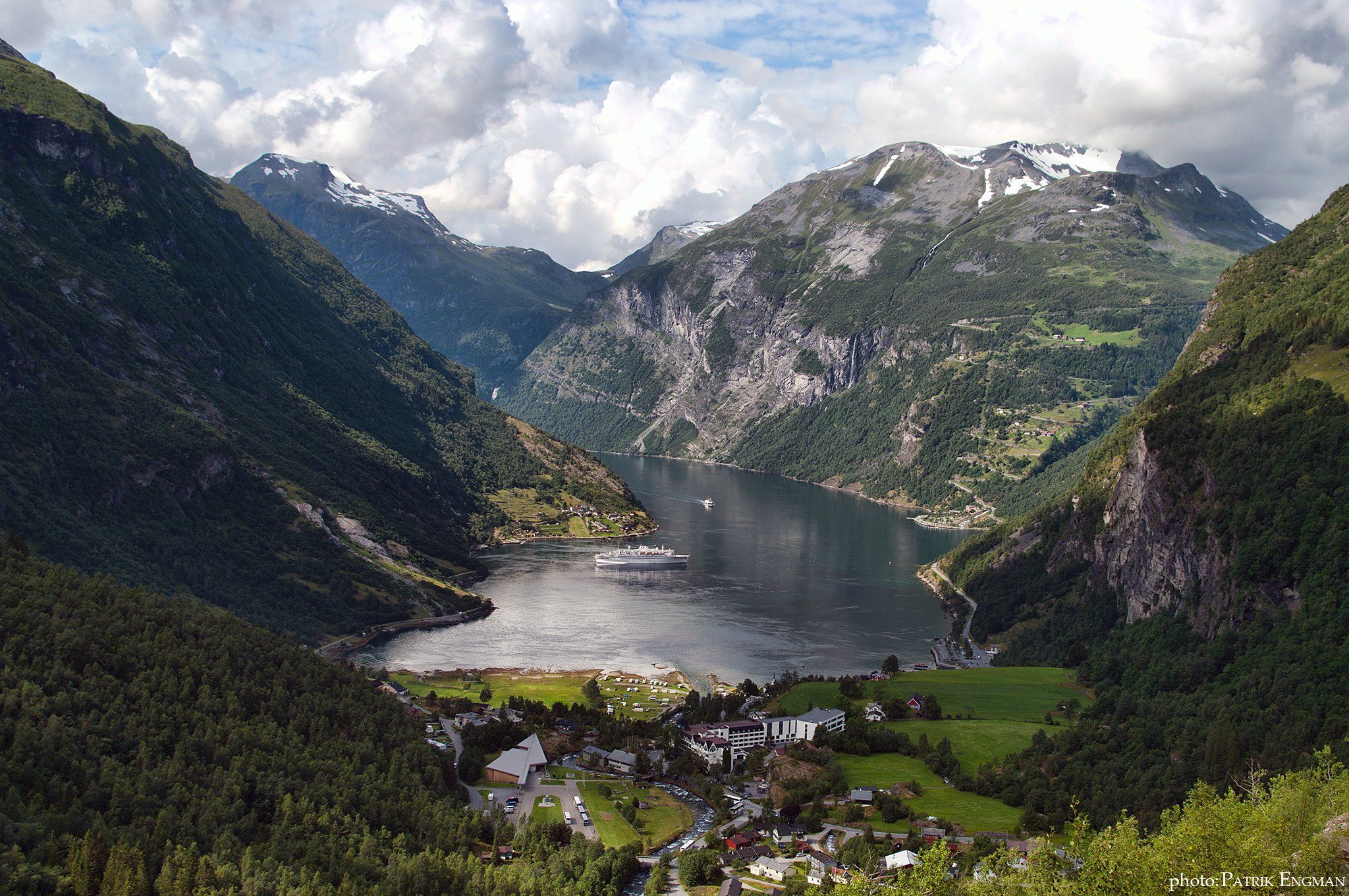 2048x1361 Geirangerfjord Nature Wallpaper HD 113953