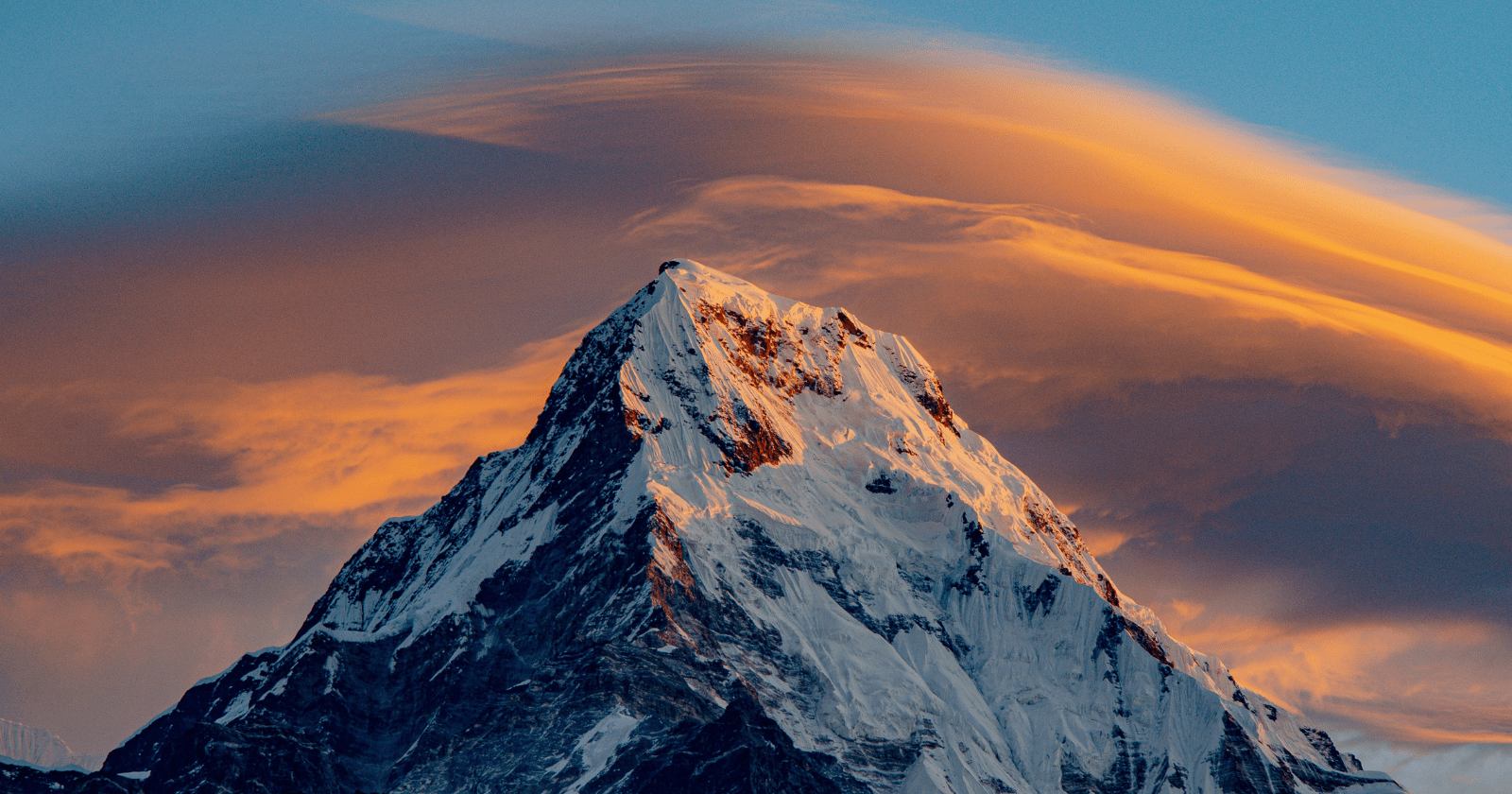1600x840 In two climbers reached the summit of Everest without a single bottle of supplemental oxygen