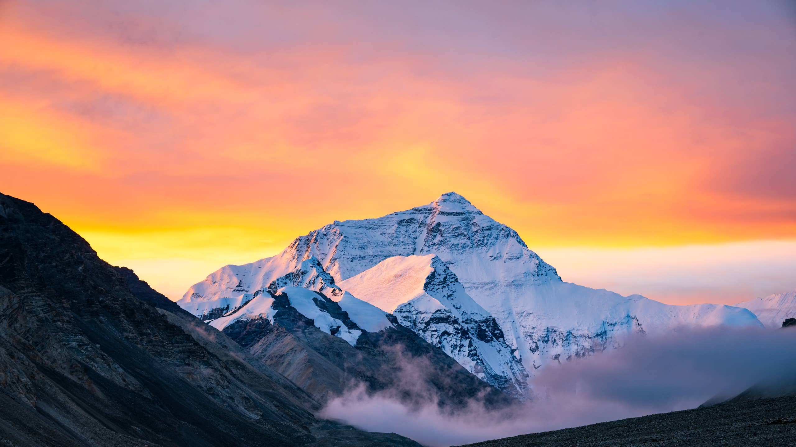 2560x1440 Mount Everest Climber Dies's Journal