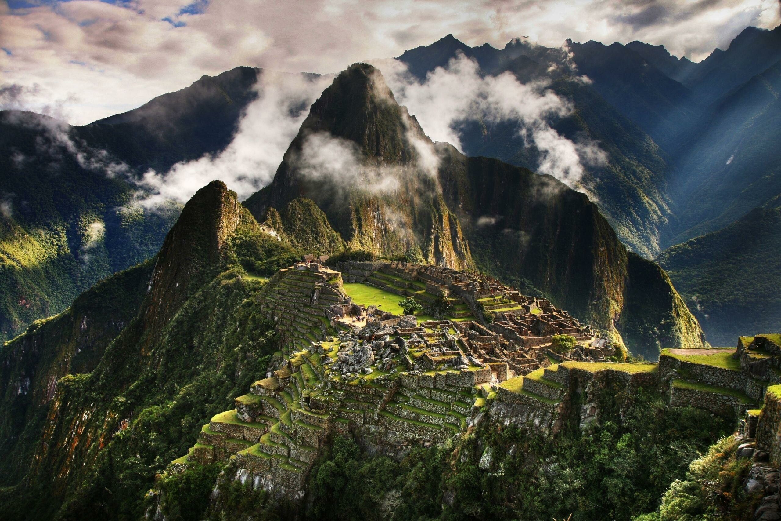 2560x1706 Machu Picchu Wallpaper