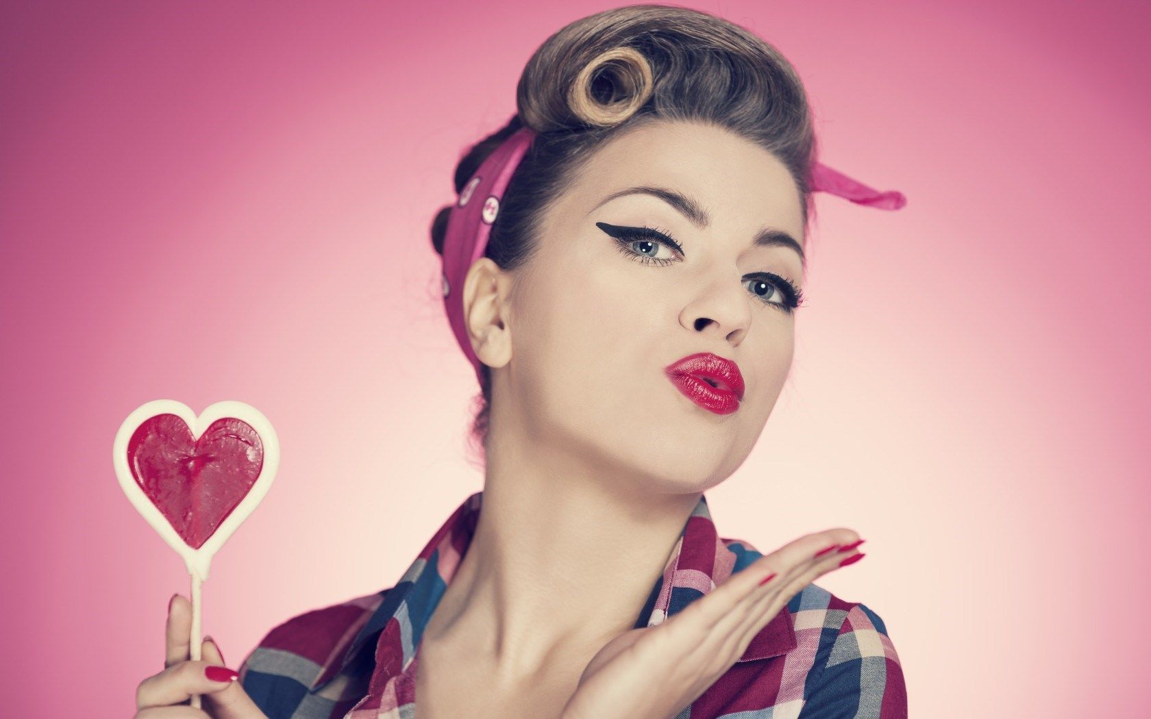 1680x1050 Retro Girl Wallpaper HD 07236