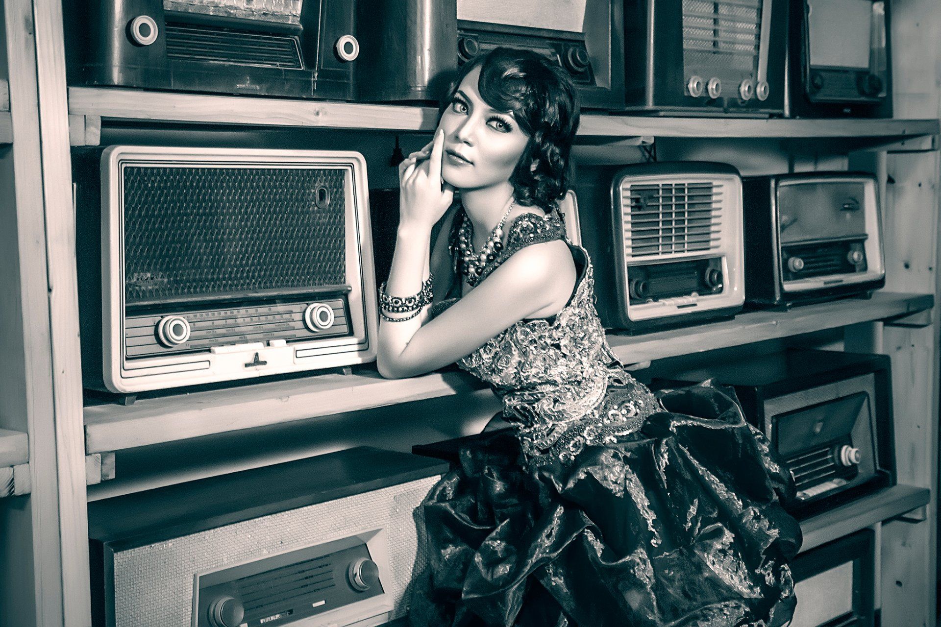 1920x1280 Vintage Vibes: Classic Woman and Retro Radios HD Wallpaperx1365