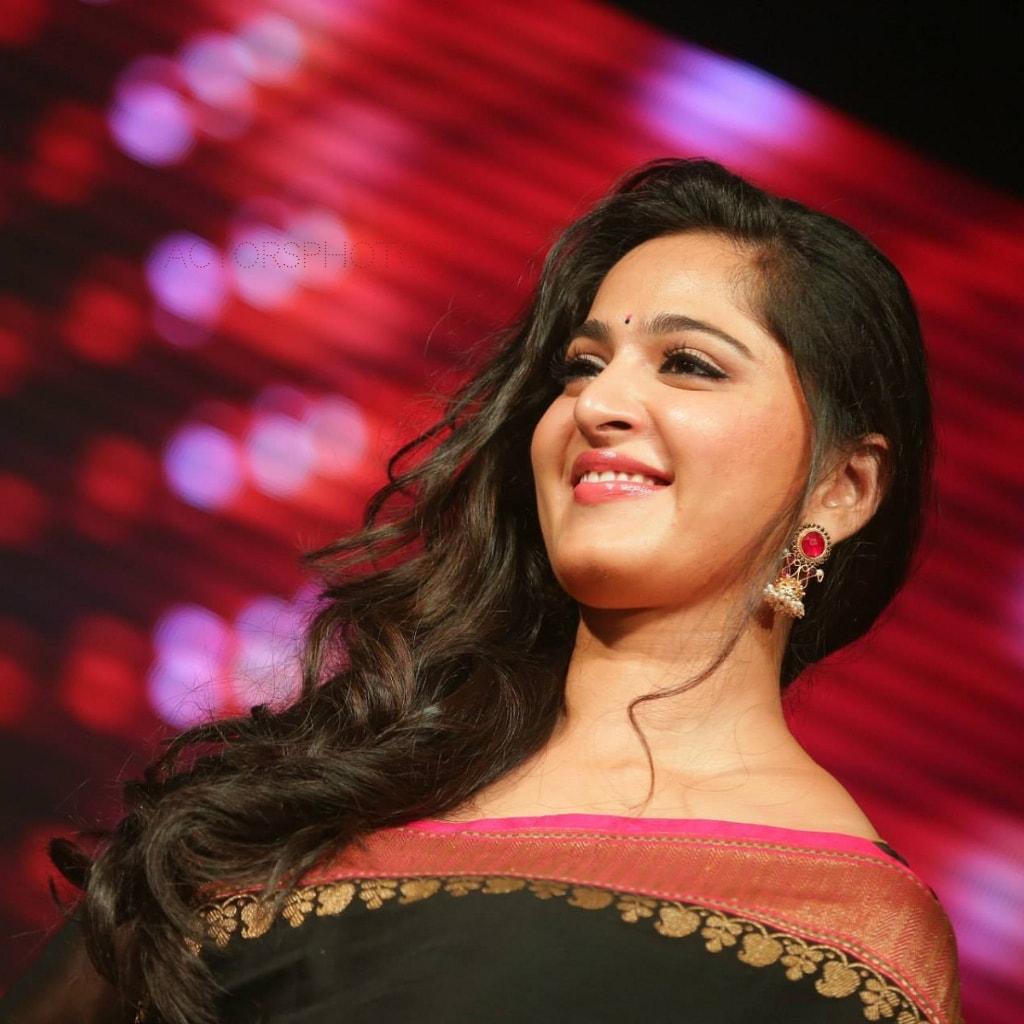 1024x1024 Anushka Shetty Bahubali Wallpaper