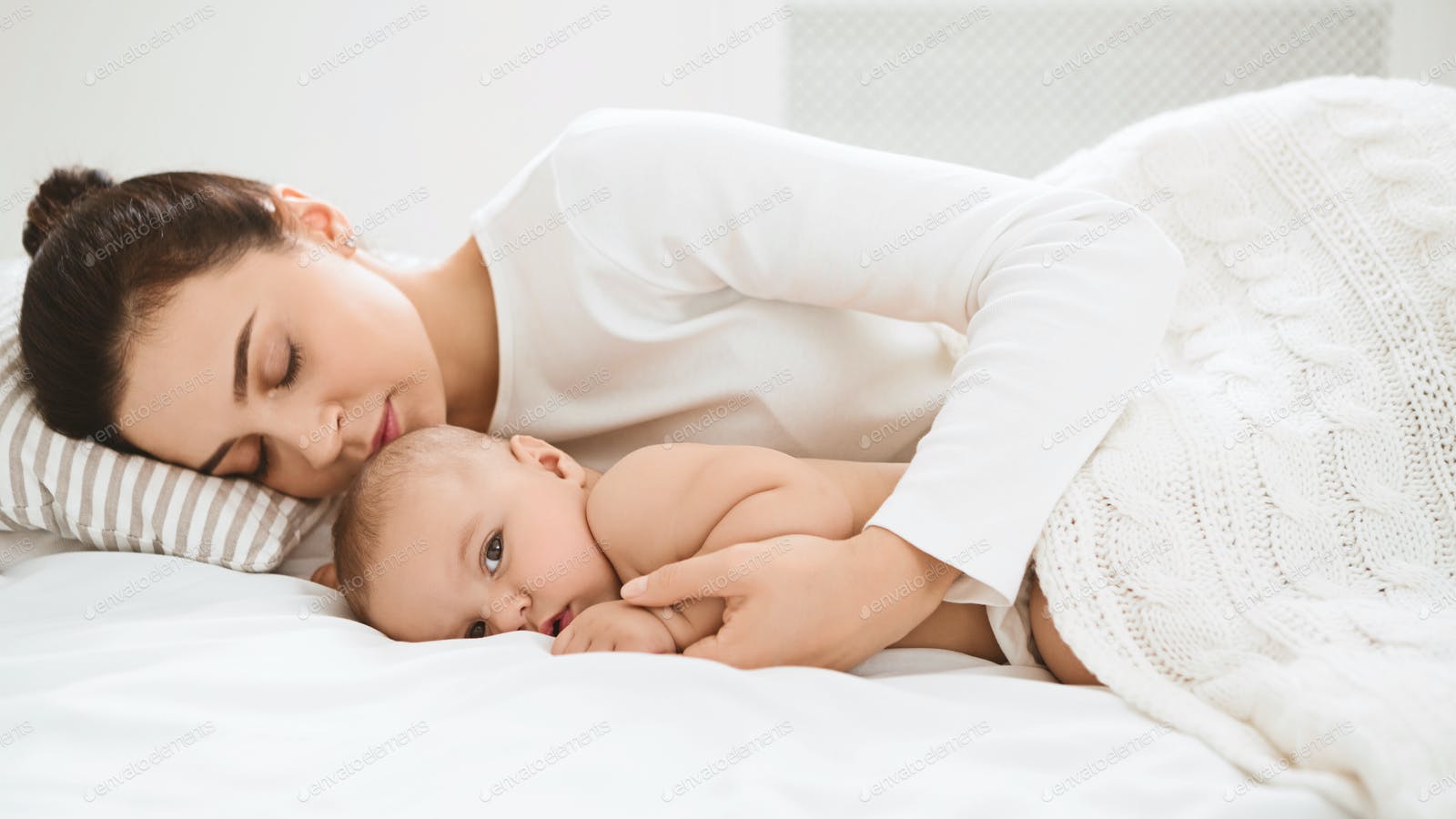 1600x900 Sleeping Mom Wallpaper