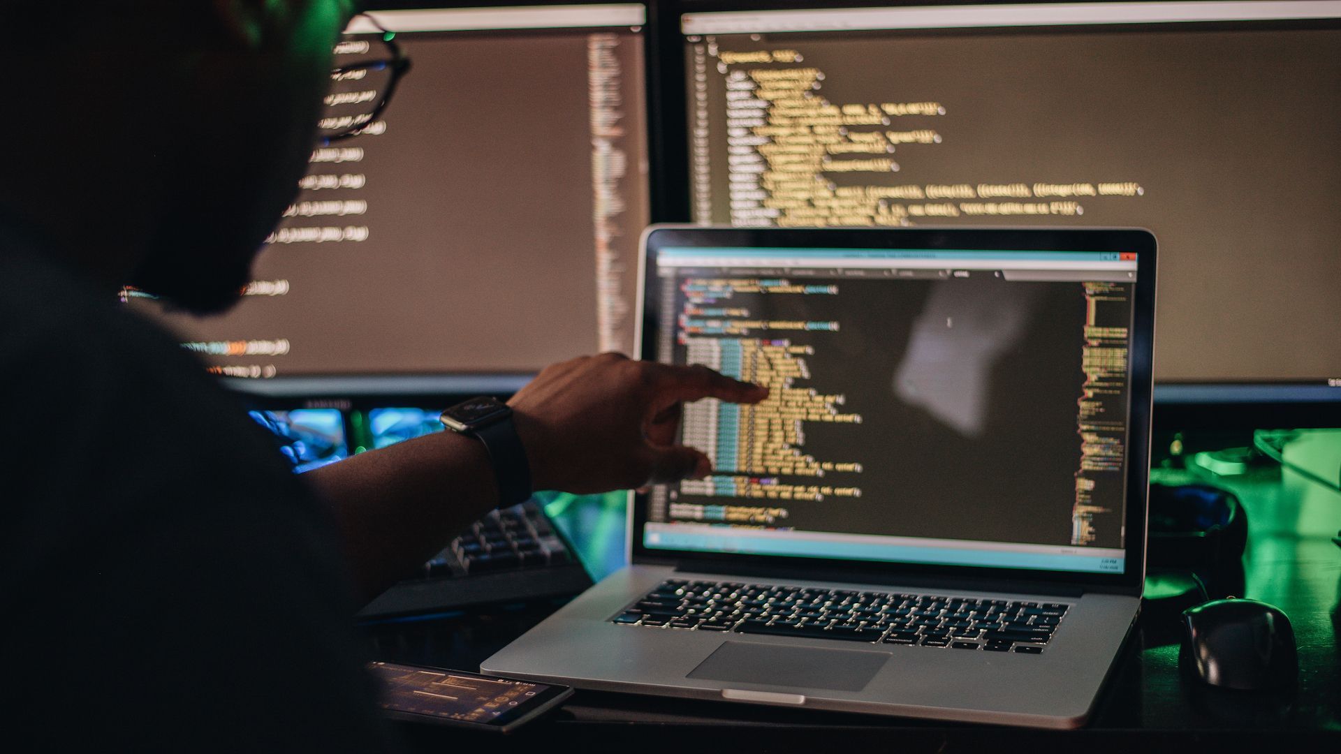 1920x1080 Coding vs programming: What is the difference?