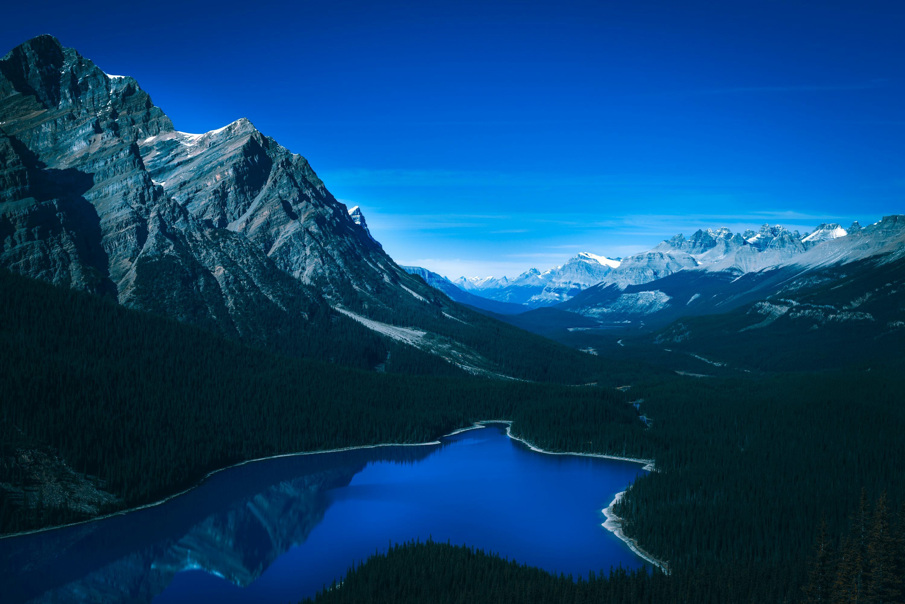 3000x2003 Bird's eye view photo of river near mountain