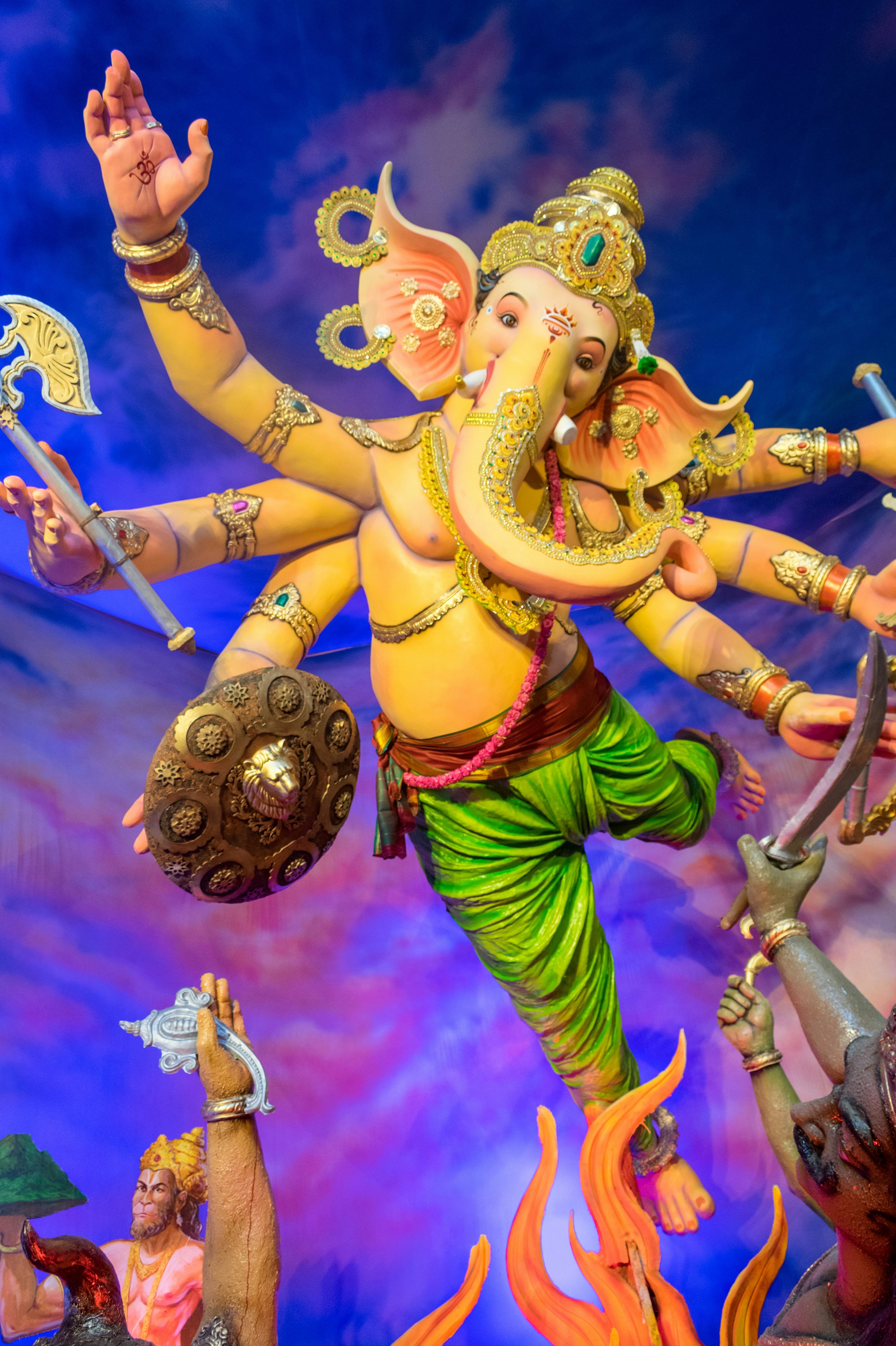 3000x4501 A colorful statue of lord ganesha with multiple arms