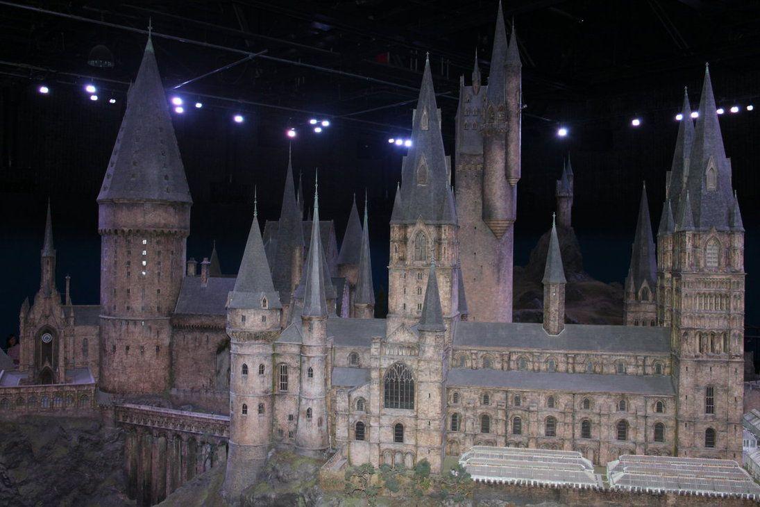 1095x730 Hogwarts Castle