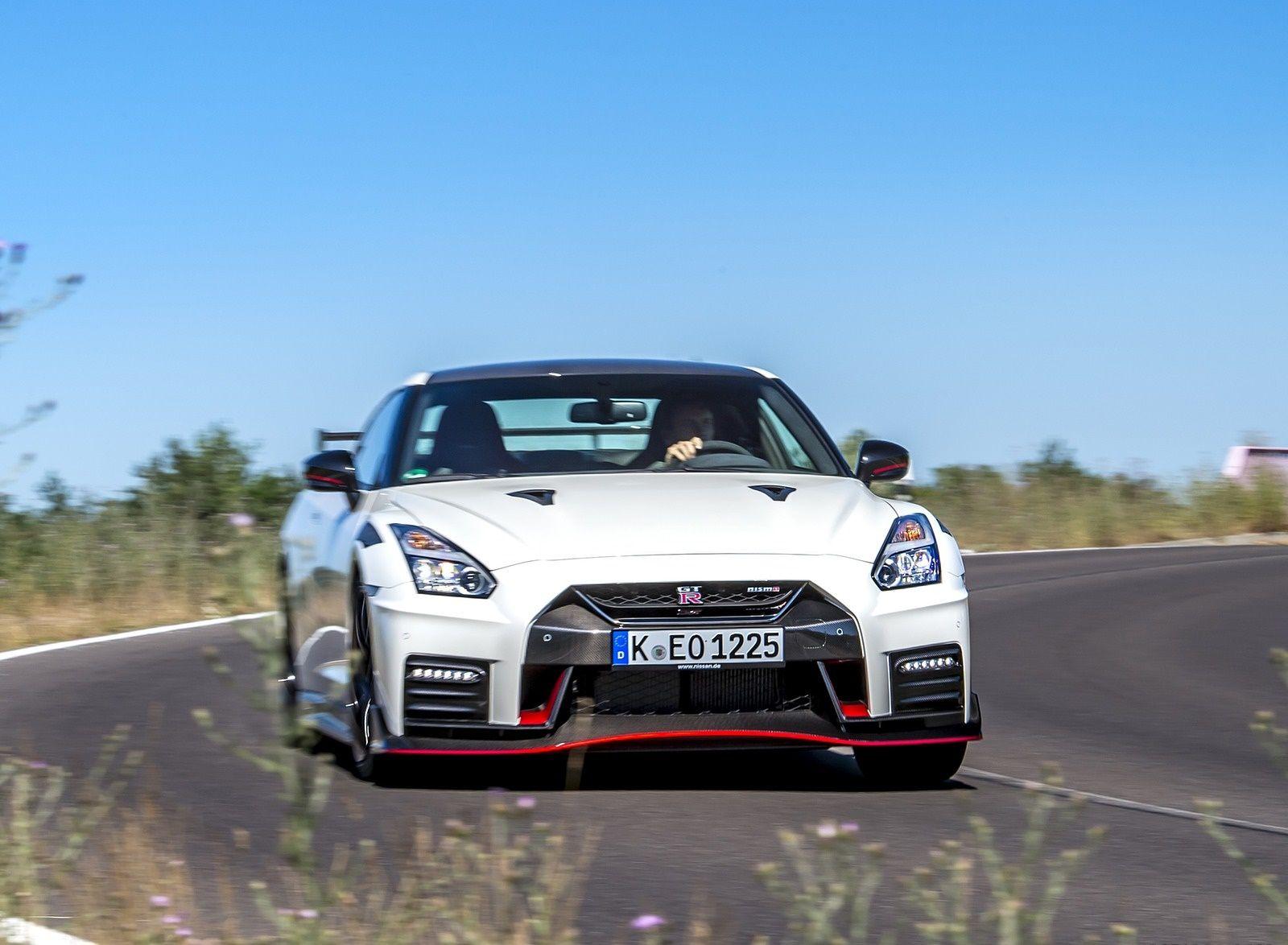 1600x1174 Nissan Gt R Nismo Front Wallpaper HD Wallpaper