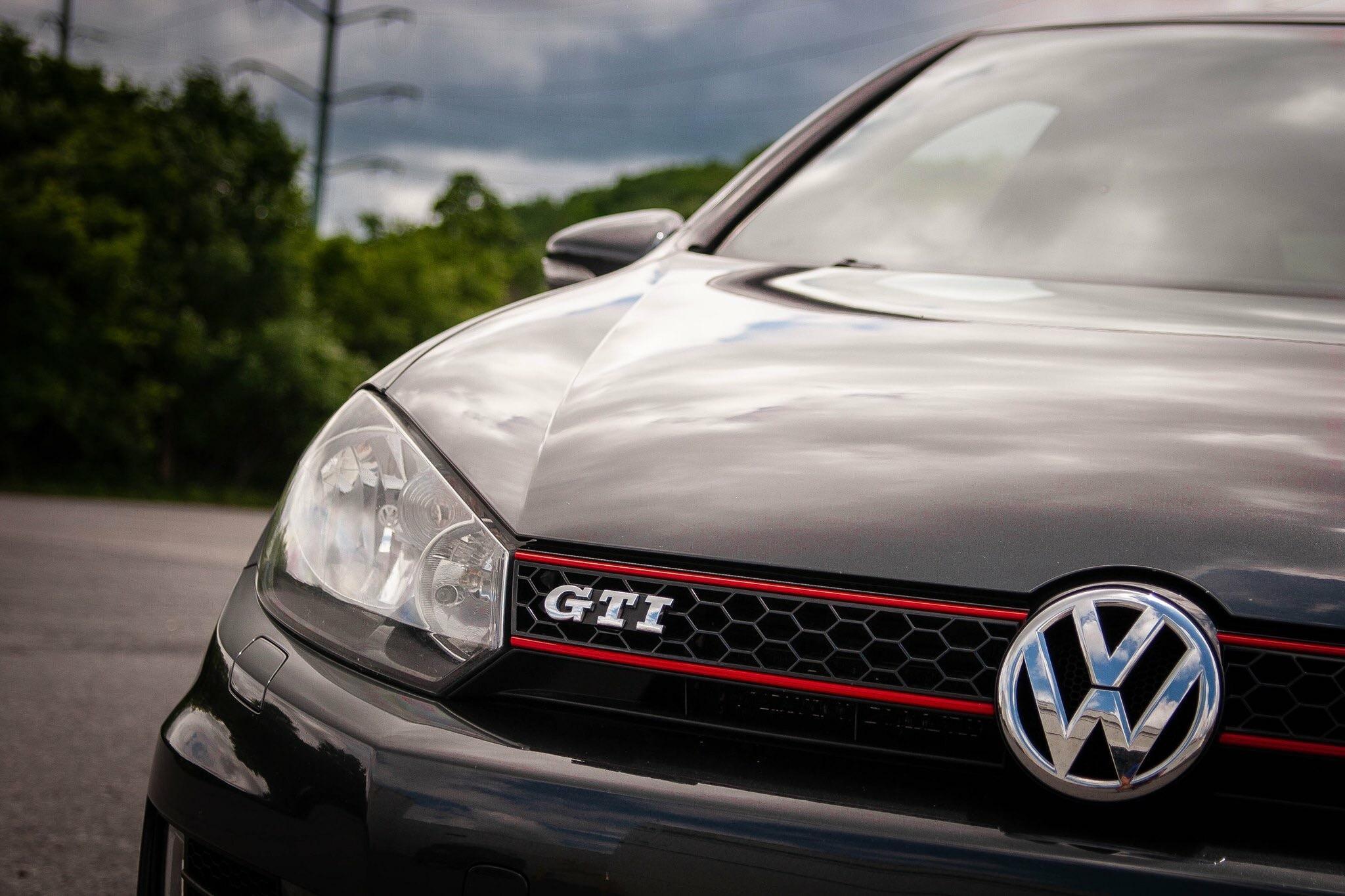 2048x1365 Volkswagen Golf Mk7 Wallpaper