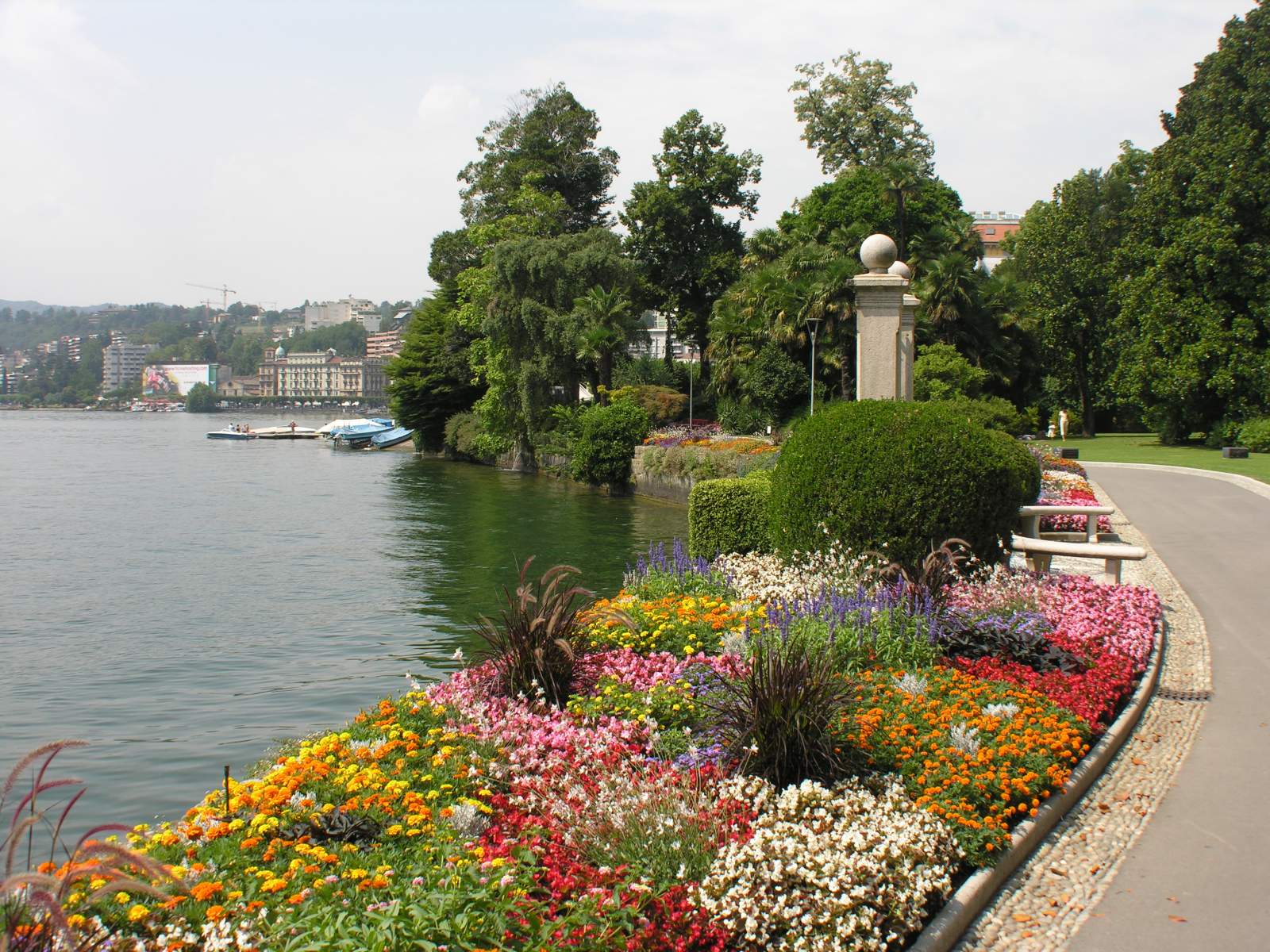 1600x1200 Photo: Lugano