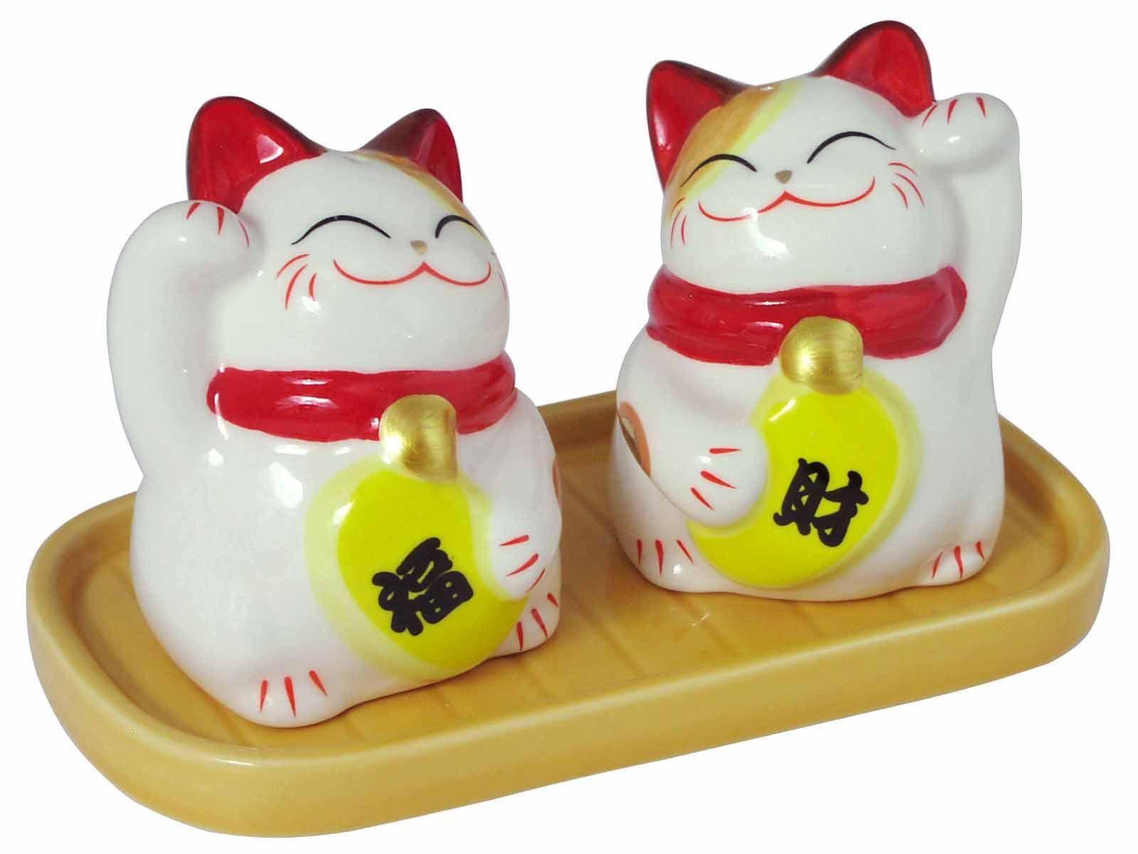 1600x1200 Adorable Lucky Pair of Japanese Maneki Neko Salt and Pepper Shaker
