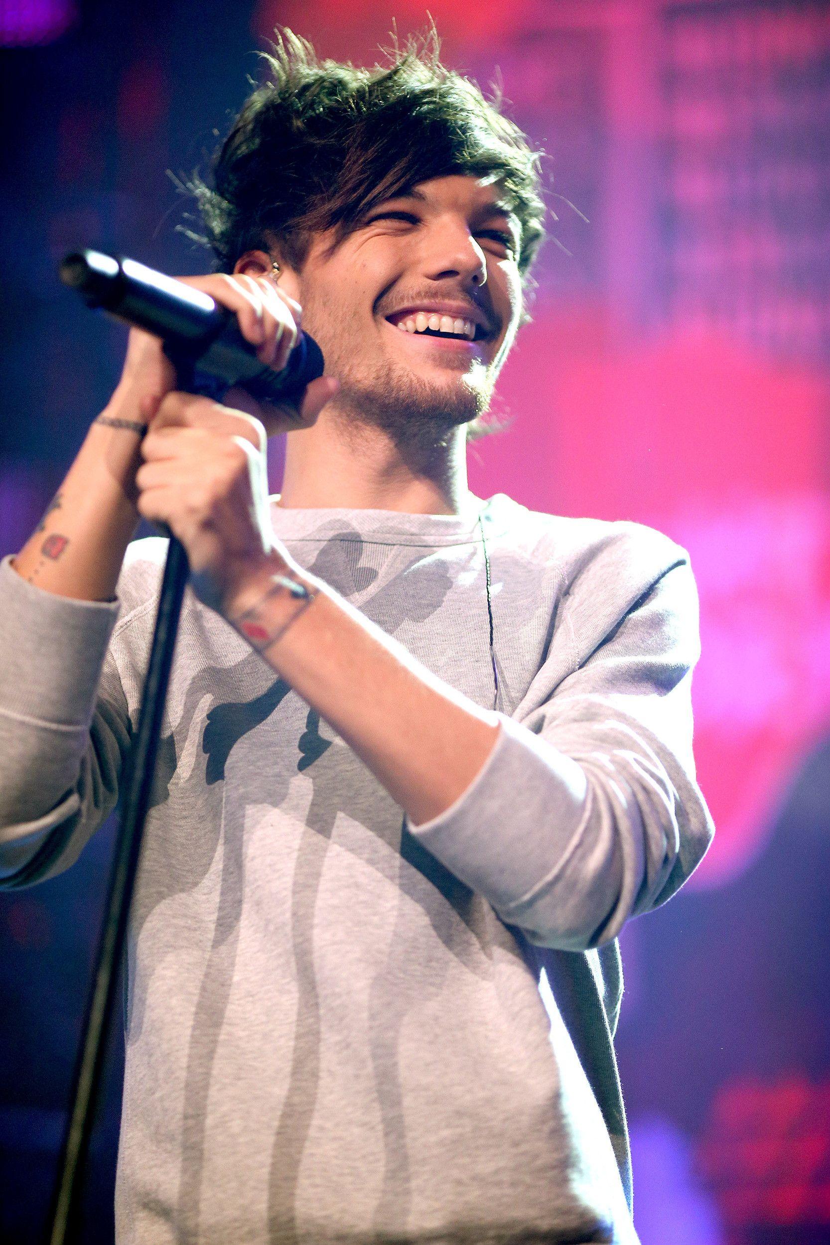 1666x2500 Wallpaper iPhone Lockscreen Louis Tomlinson
