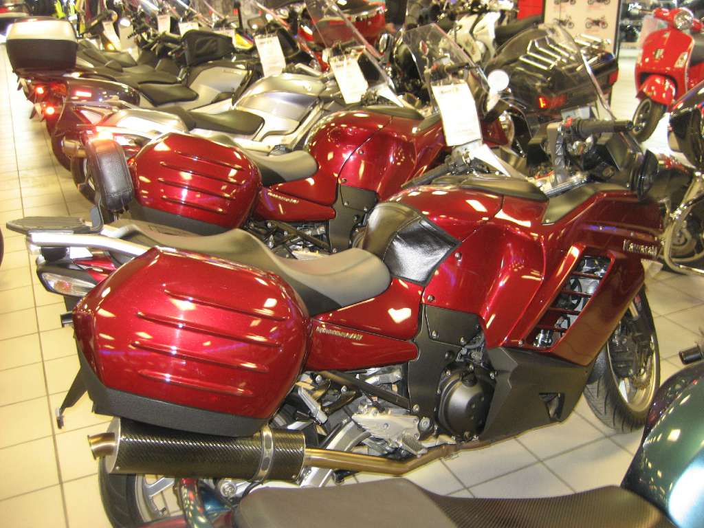 1024x768 Used 2009 Kawasaki Concours™ 14. Motorcycles In Kaukauna WI Two Tone Candy Diamond Red / Flat Super Black