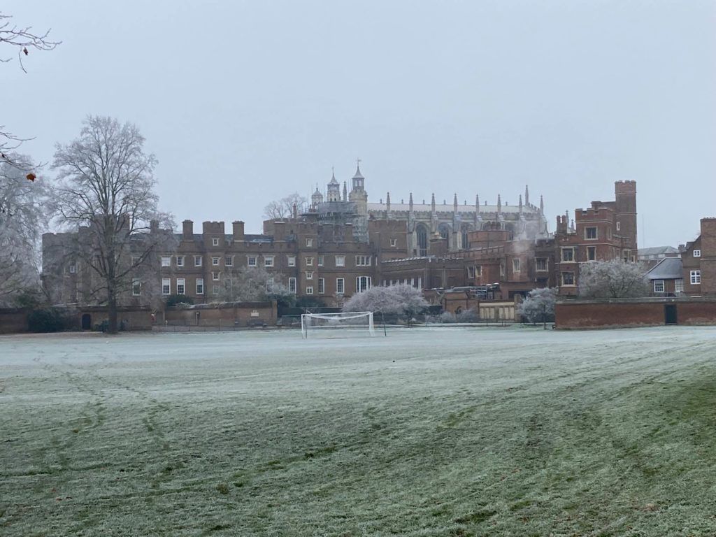1024x768 Eton in December