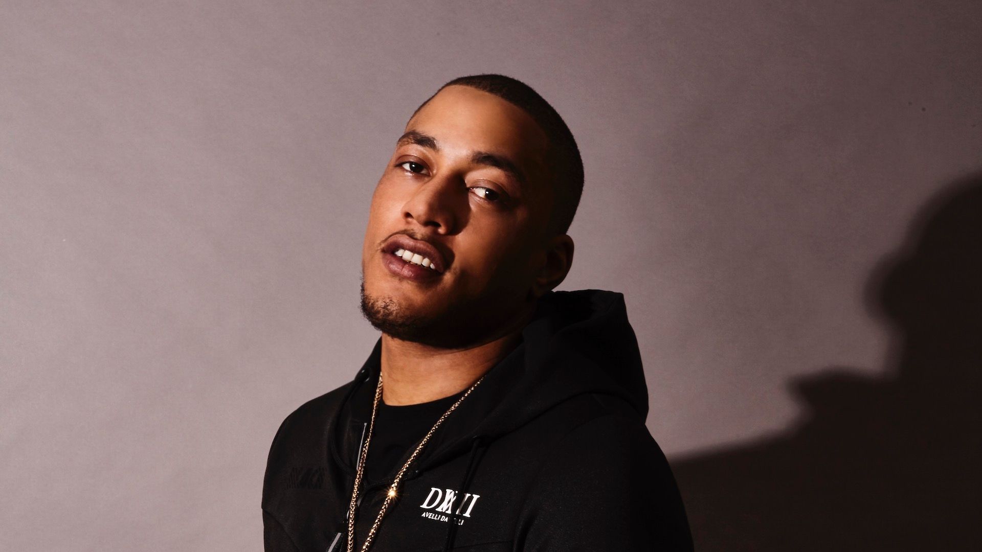 1920x1080 UK's Dutchavelli Raps Through Struggle & Beats the Odds
