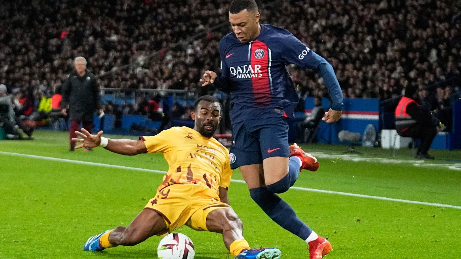 1600x900 Ethan Mbappe, makes his debut for PSG and joins brother Kylian on the field