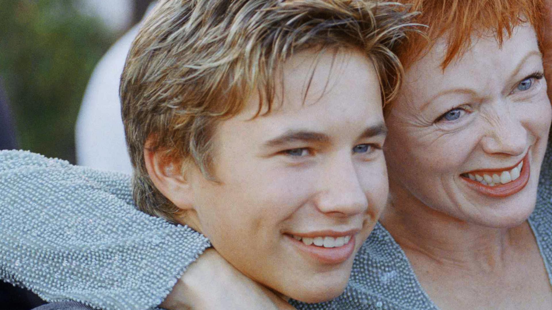 1920x1080 Jonathan Taylor Thomas reunites with TV family from 'Home Improvement' in rare photo