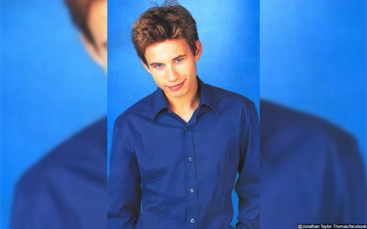 1280x800 Jonathan Taylor Thomas Enjoys Casual Stroll in Los Angeles in First Sighting in Nearly Eight Years