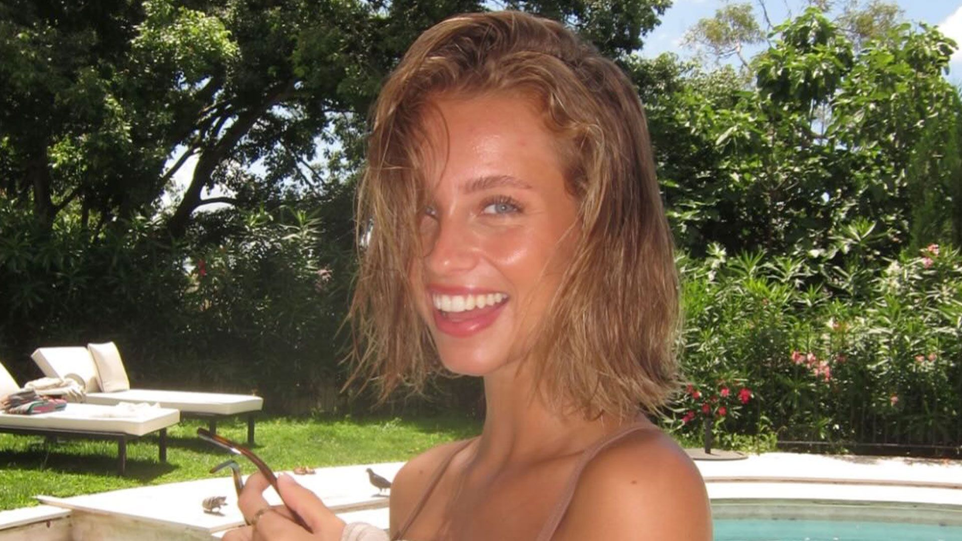 1920x1080 Magui Corceiro stuns in towel snap as partner of F1 champion Lando Norris hailed as 'prettiest girl in the world'